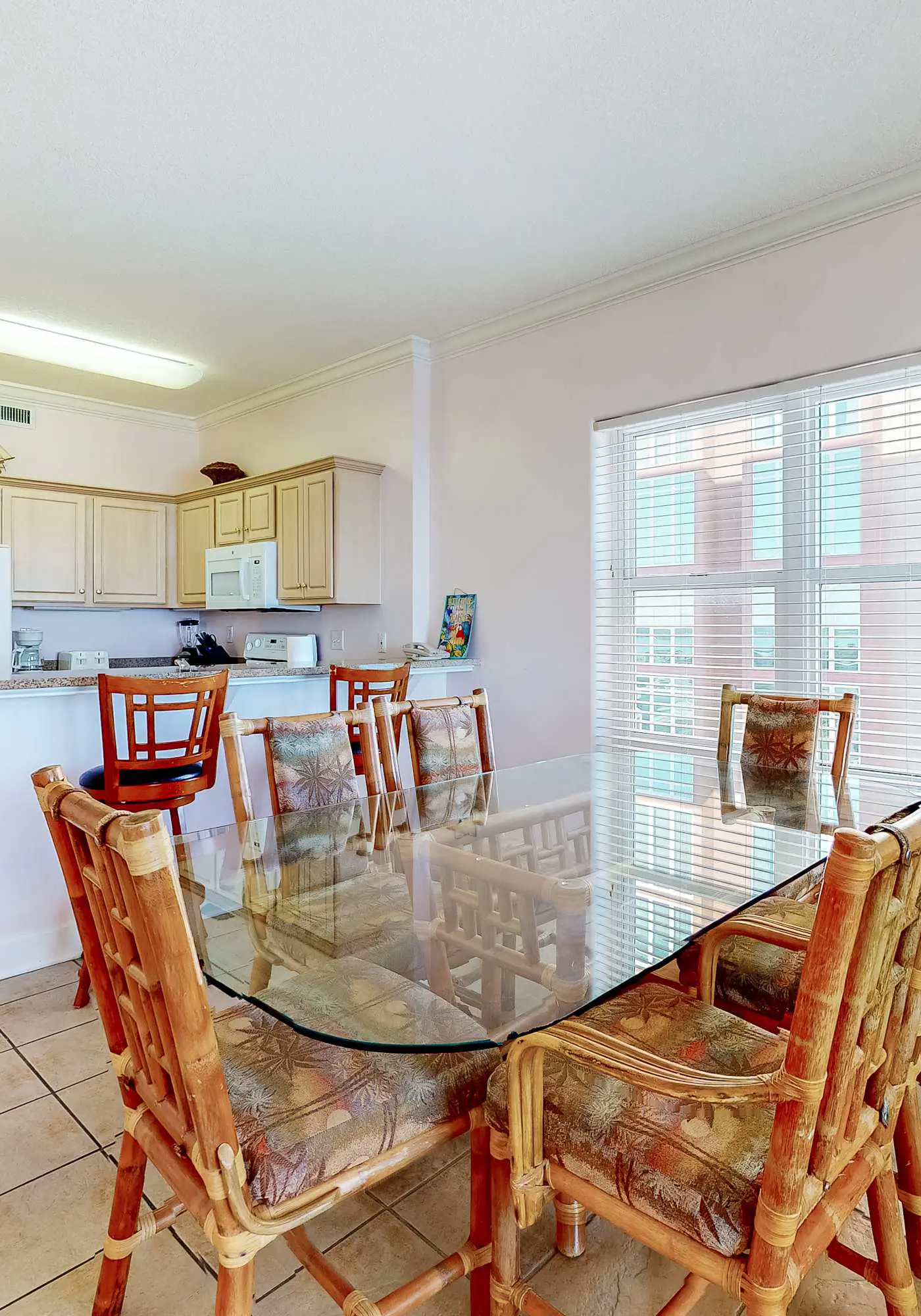Gulf-Front, 12th-Floor Condo w Great View, Balcony, AC & Shared Pools Hot Tubs