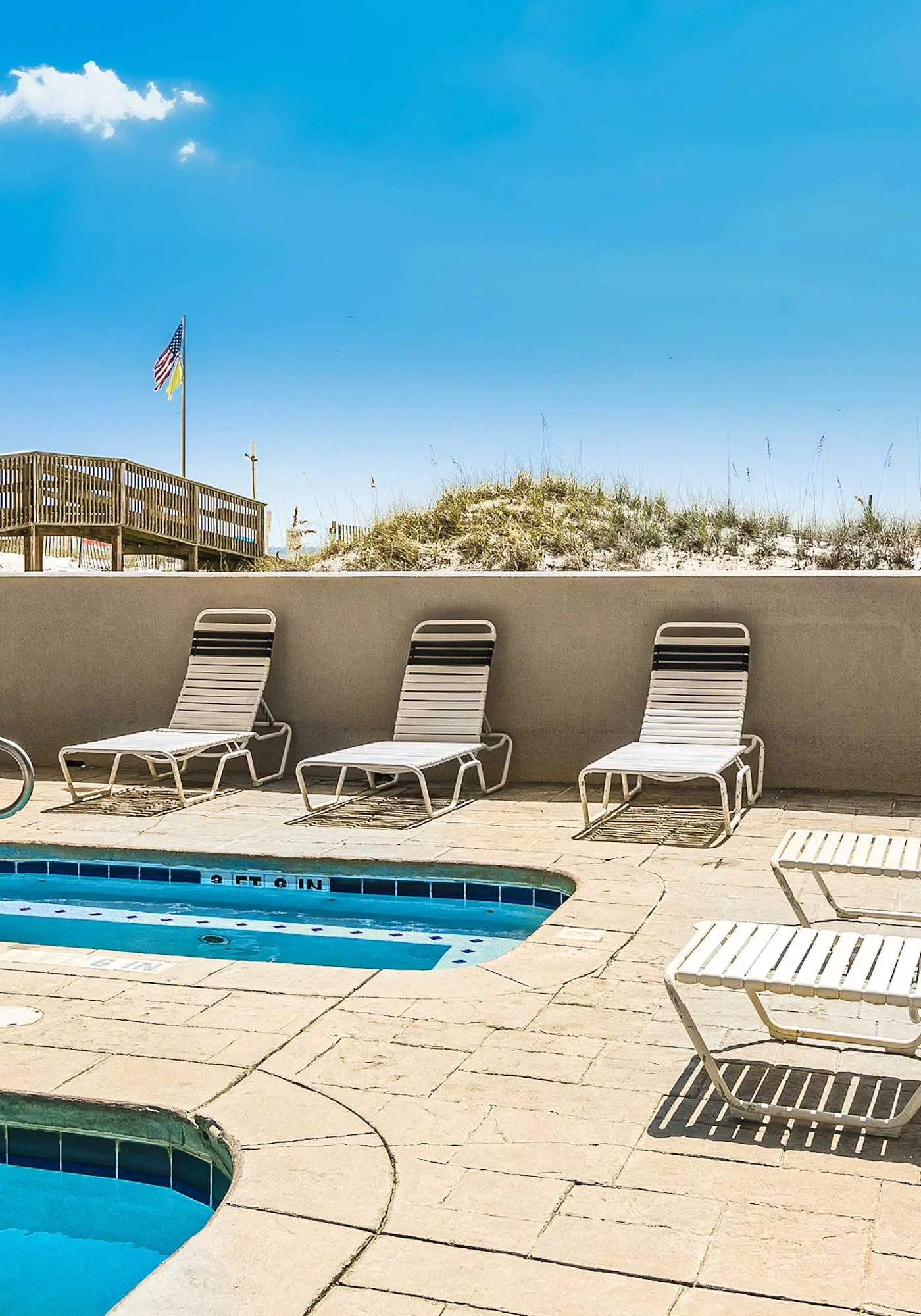 Gulf-Front, 12th-Floor Condo w Great View, Balcony, AC & Shared Pools Hot Tubs