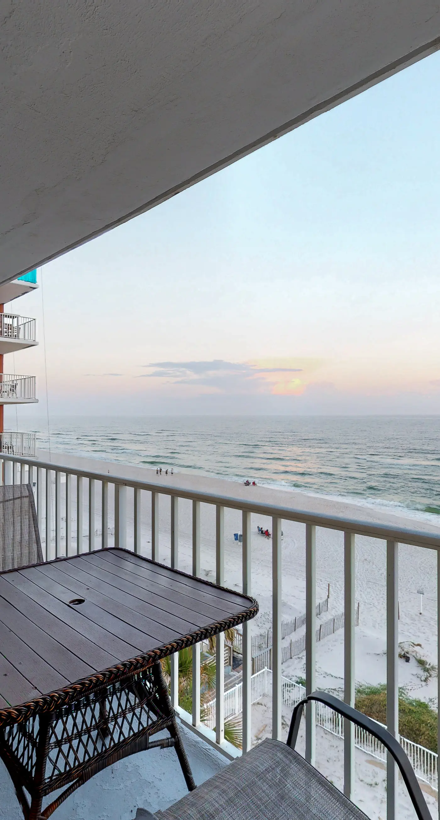 Renovated Gulf-front condo with lovely view, balcony, AC, W&D & pool