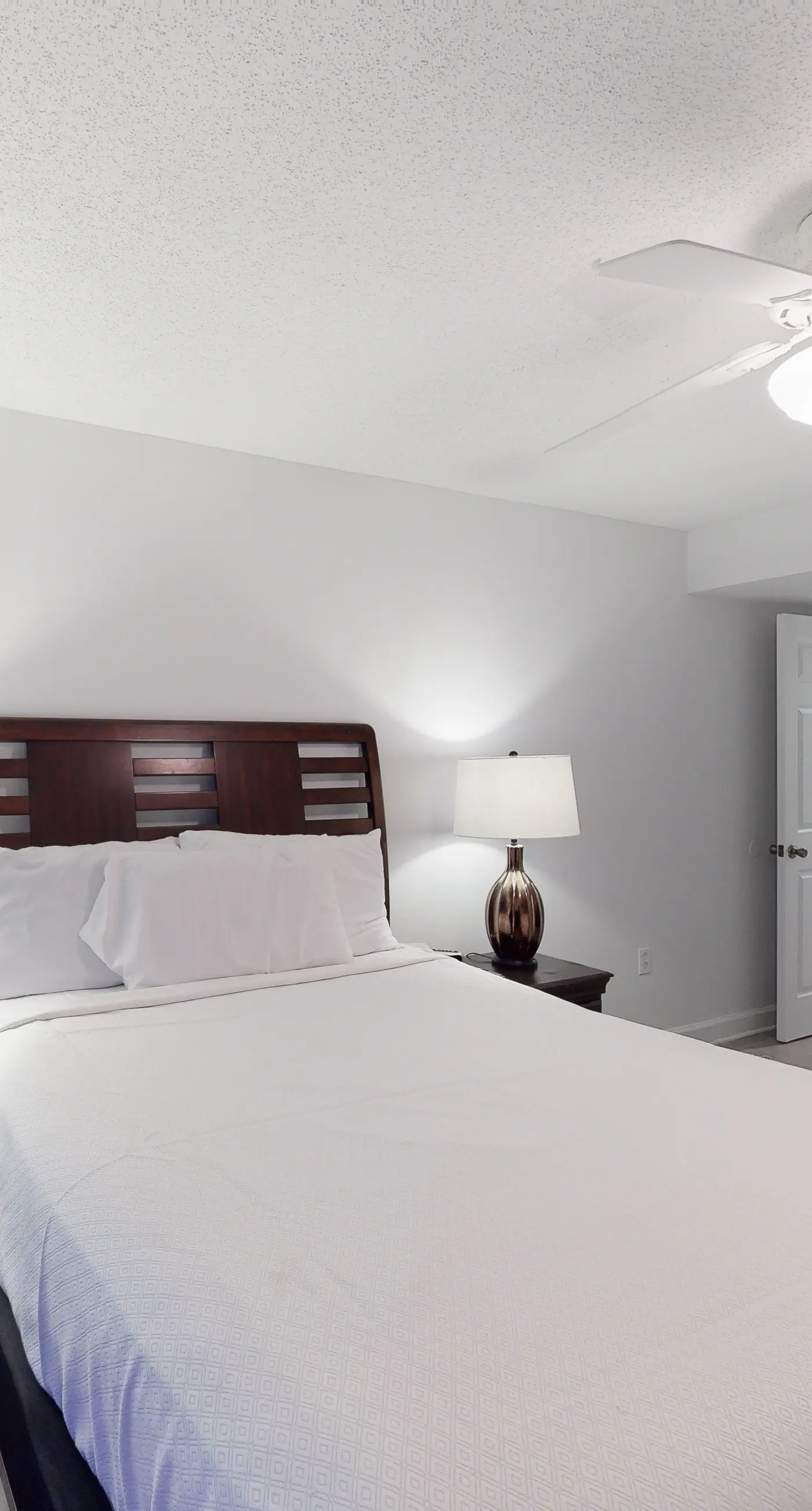 Renovated Gulf-front condo with lovely view, balcony, AC, W&D & pool