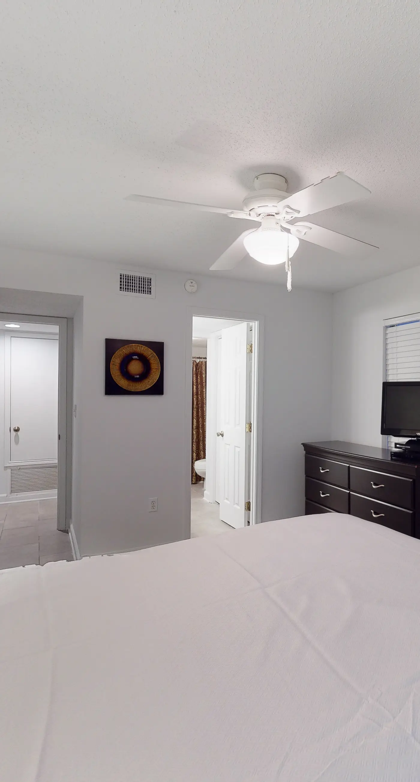 Renovated Gulf-front condo with lovely view, balcony, AC, W&D & pool