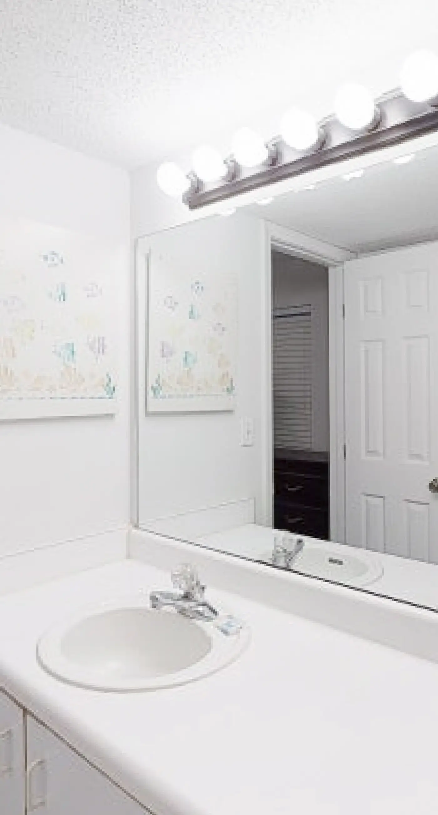 Renovated Gulf-front condo with lovely view, balcony, AC, W&D & pool