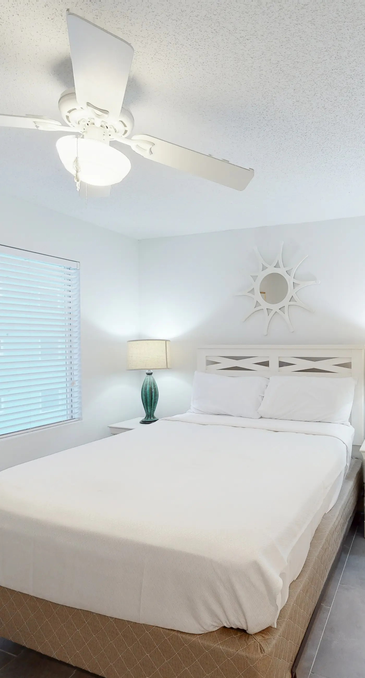 Renovated Gulf-front condo with lovely view, balcony, AC, W&D & pool