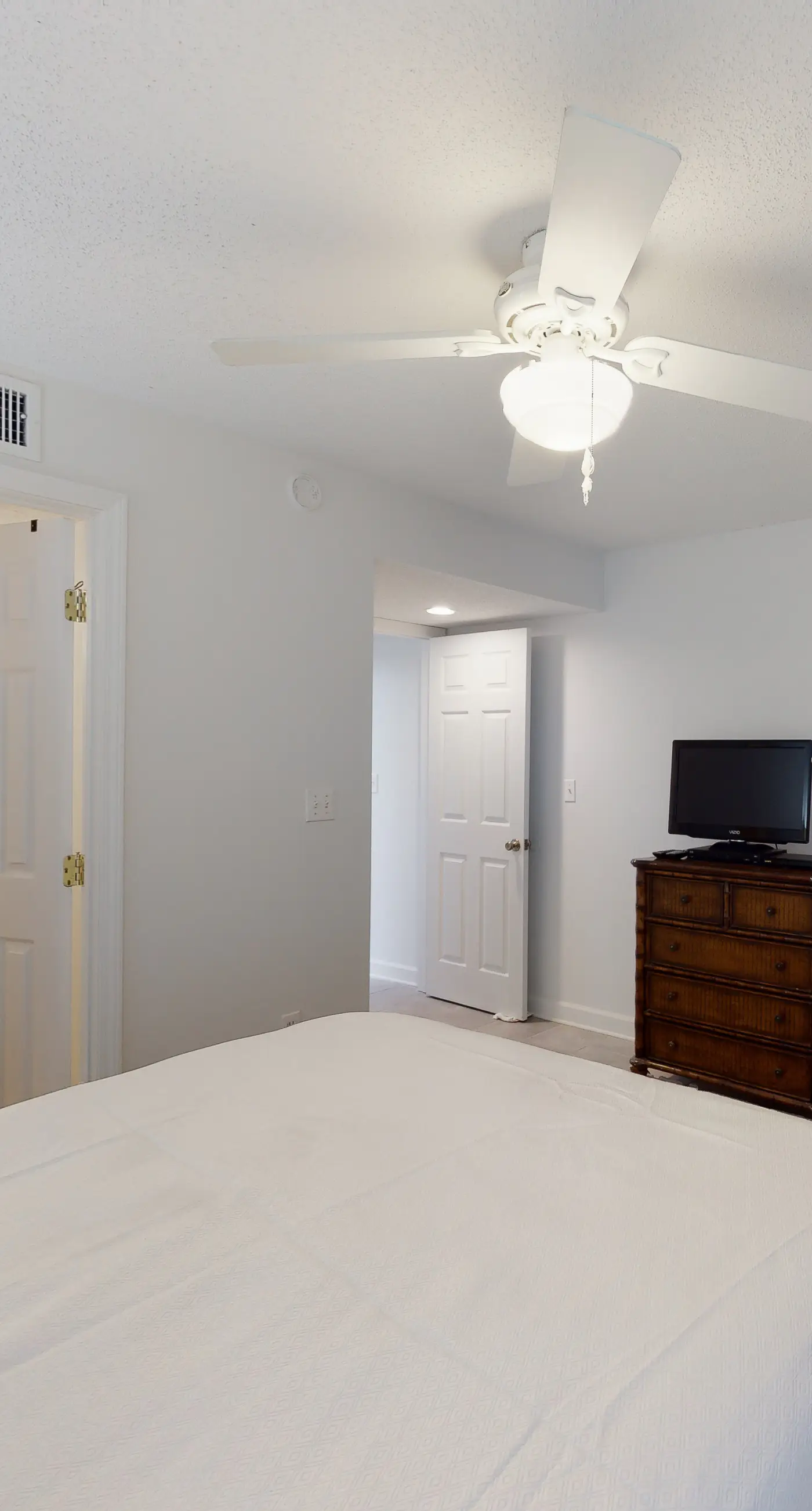 Renovated Gulf-front condo with lovely view, balcony, AC, W&D & pool