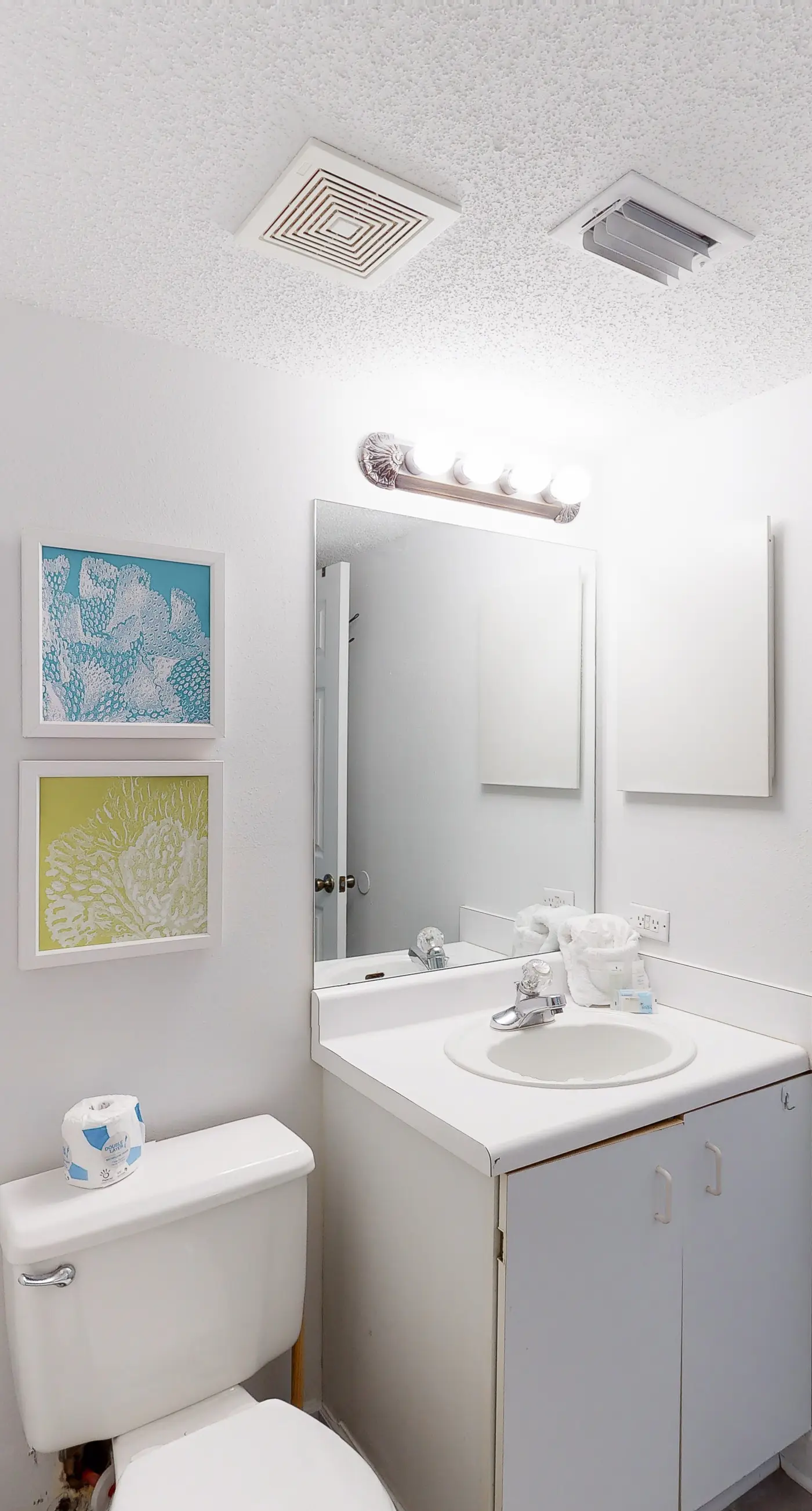 Renovated Gulf-front condo with lovely view, balcony, AC, W&D & pool