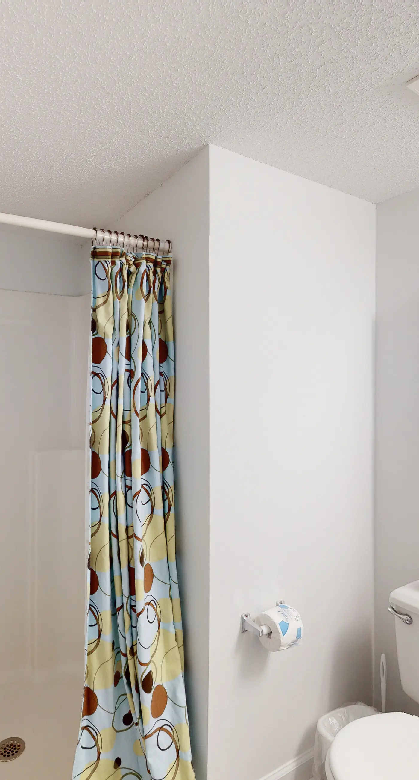 Renovated Gulf-front condo with lovely view, balcony, AC, W&D & pool