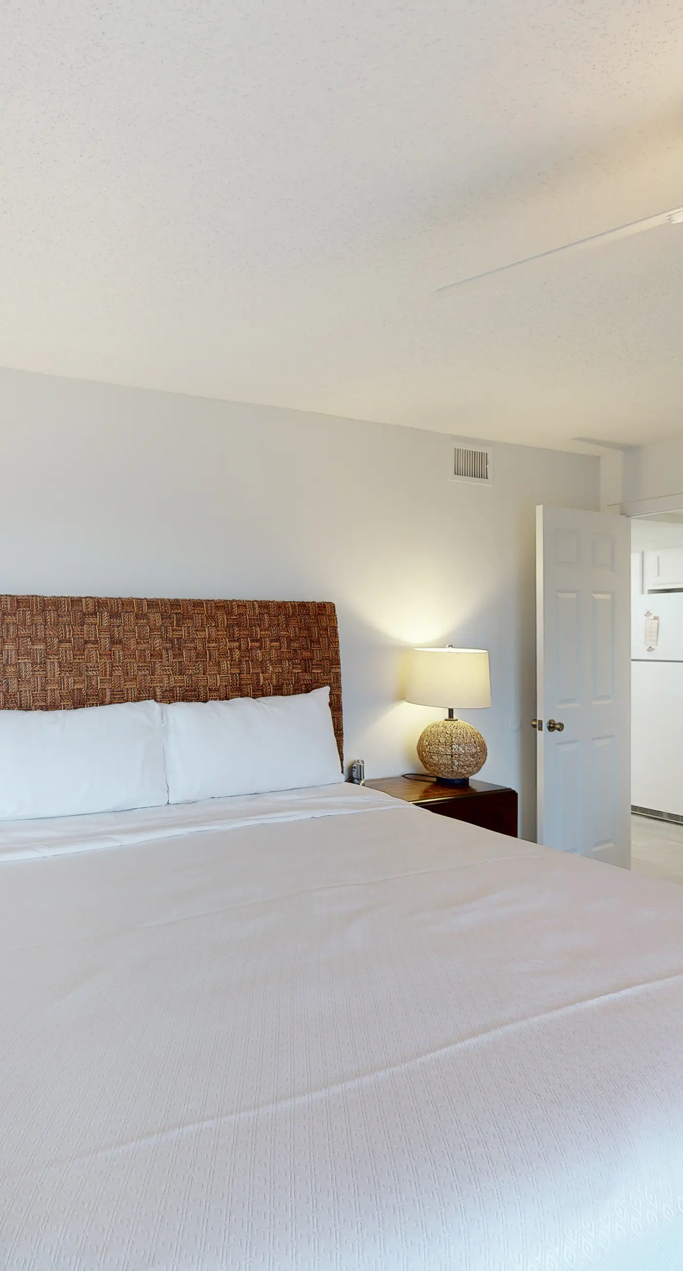 Renovated Gulf-front condo with lovely view, balcony, AC, W&D & pool