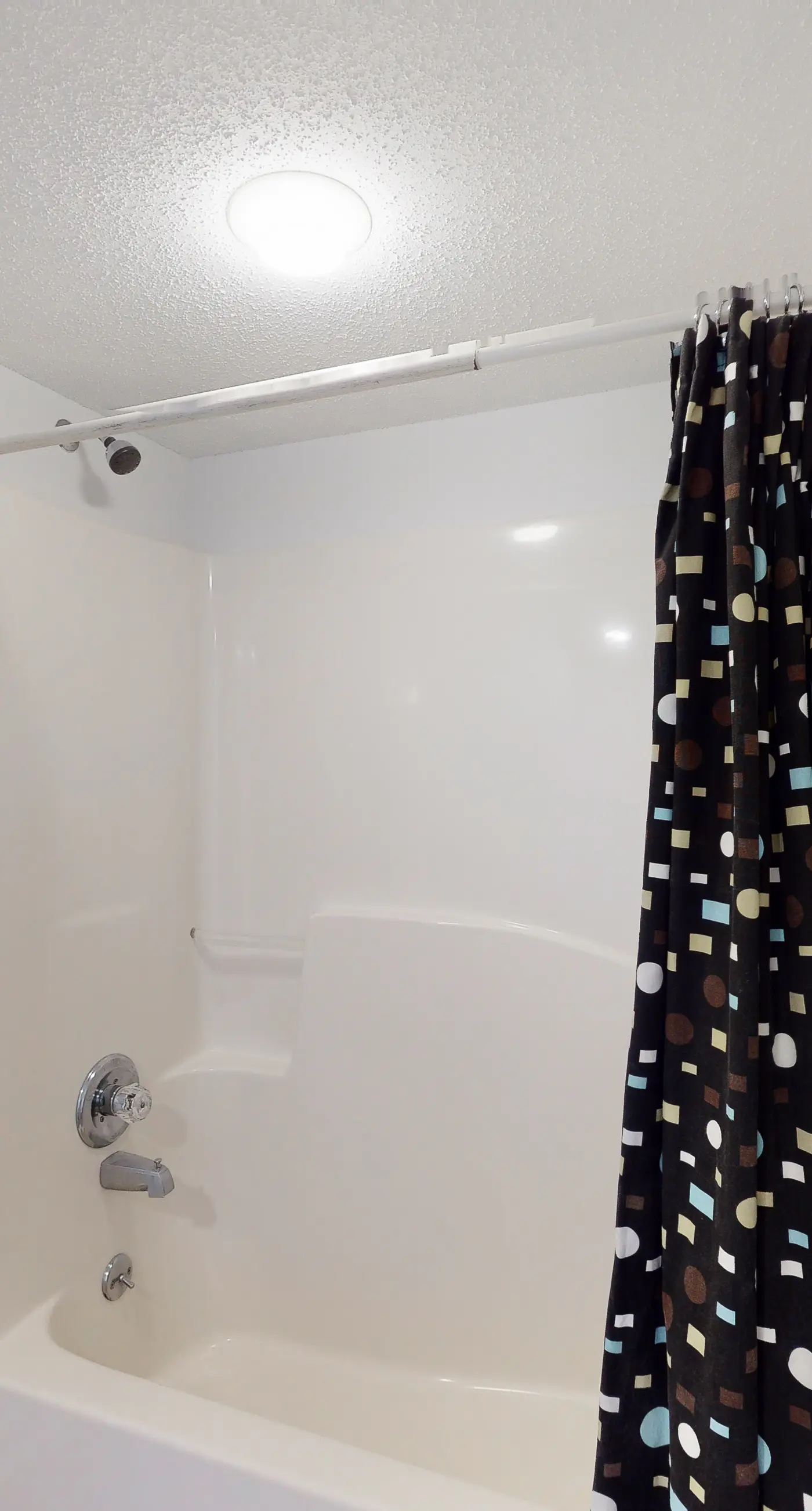 Renovated Gulf-front condo with lovely view, balcony, AC, W&D & pool