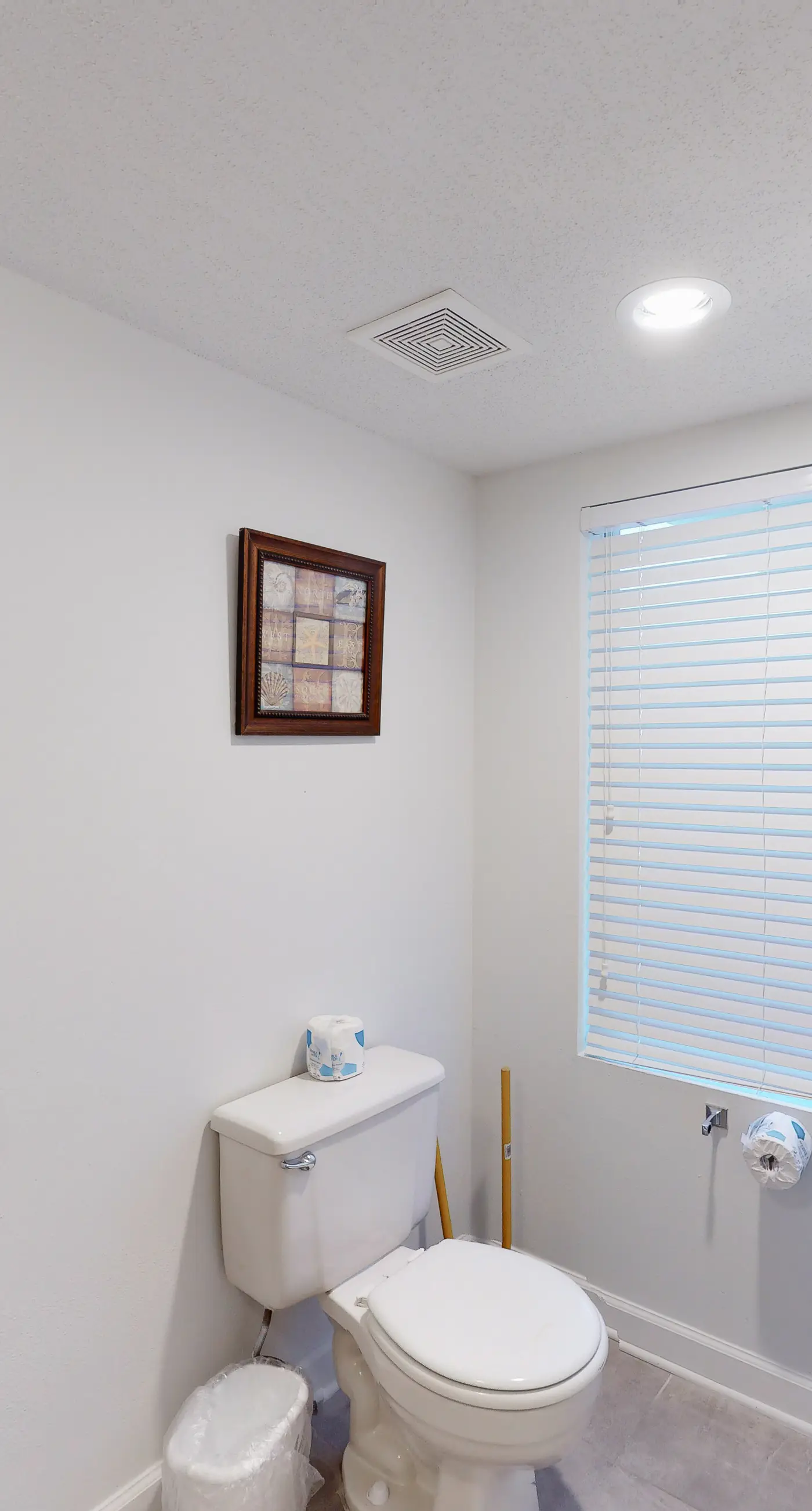 Renovated Gulf-front condo with lovely view, balcony, AC, W&D & pool