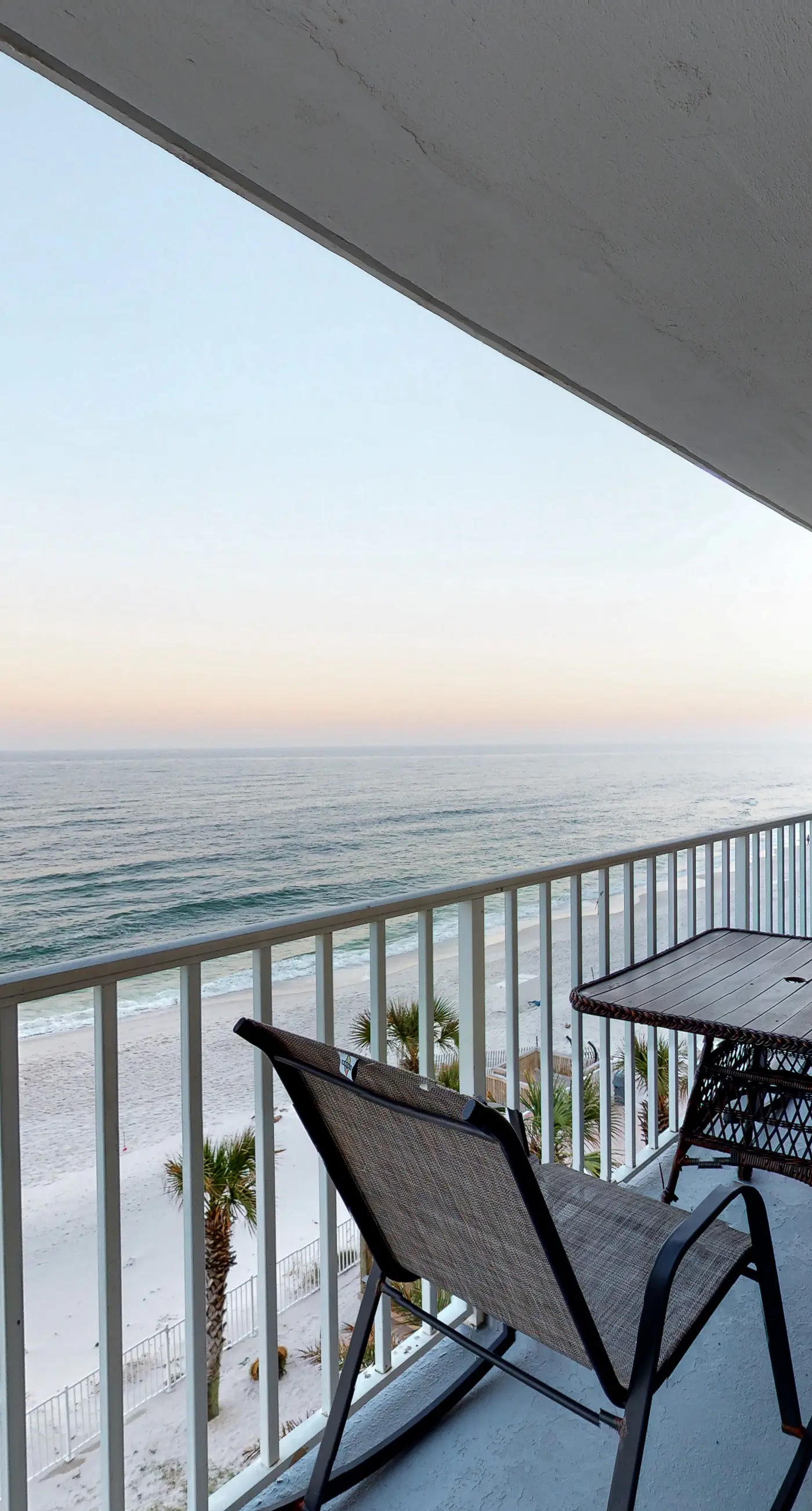 Renovated Gulf-front condo with lovely view, balcony, AC, W&D & pool