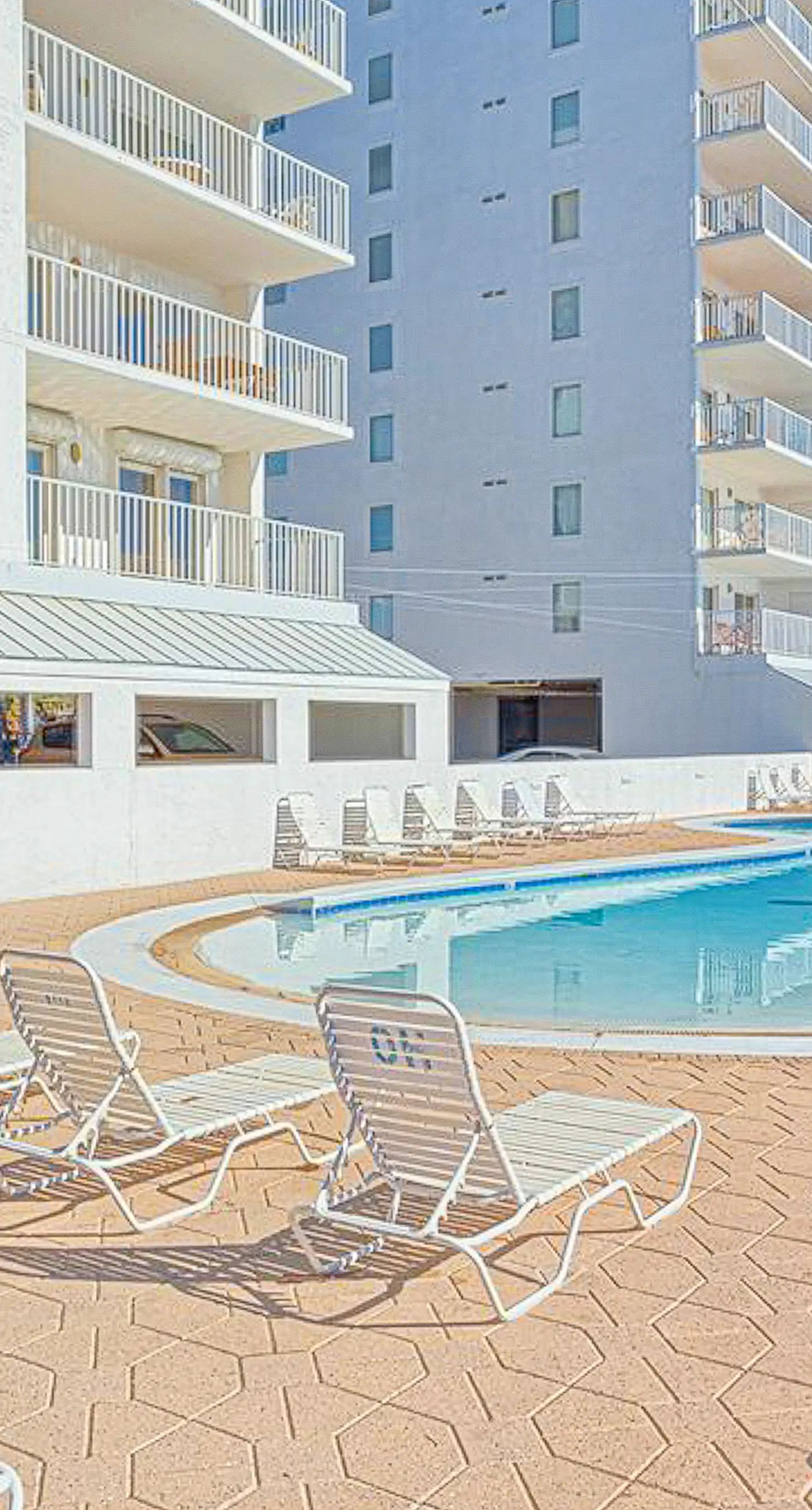 Renovated Gulf-front condo with lovely view, balcony, AC, W&D & pool