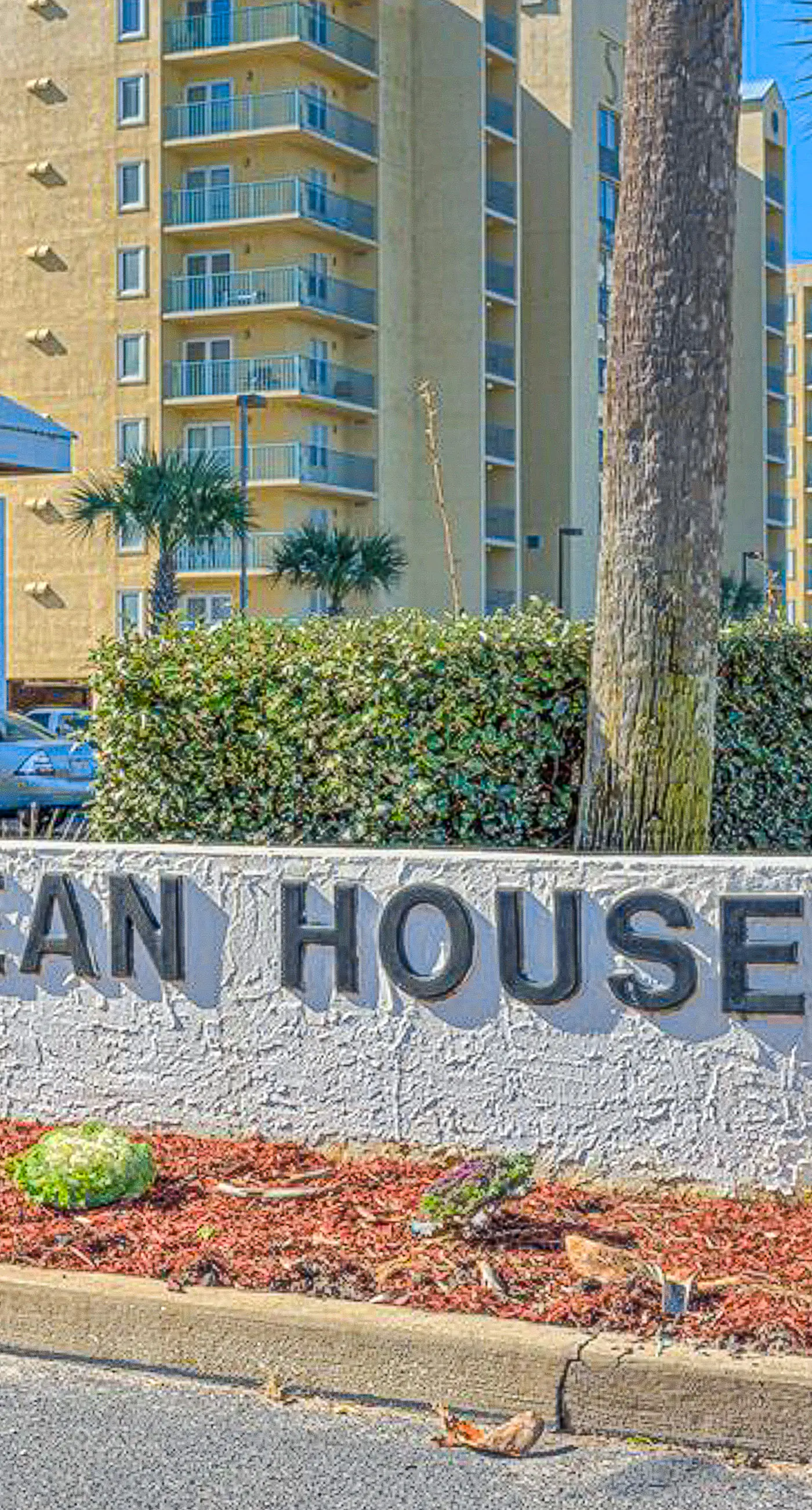 Renovated Gulf-front condo with lovely view, balcony, AC, W&D & pool