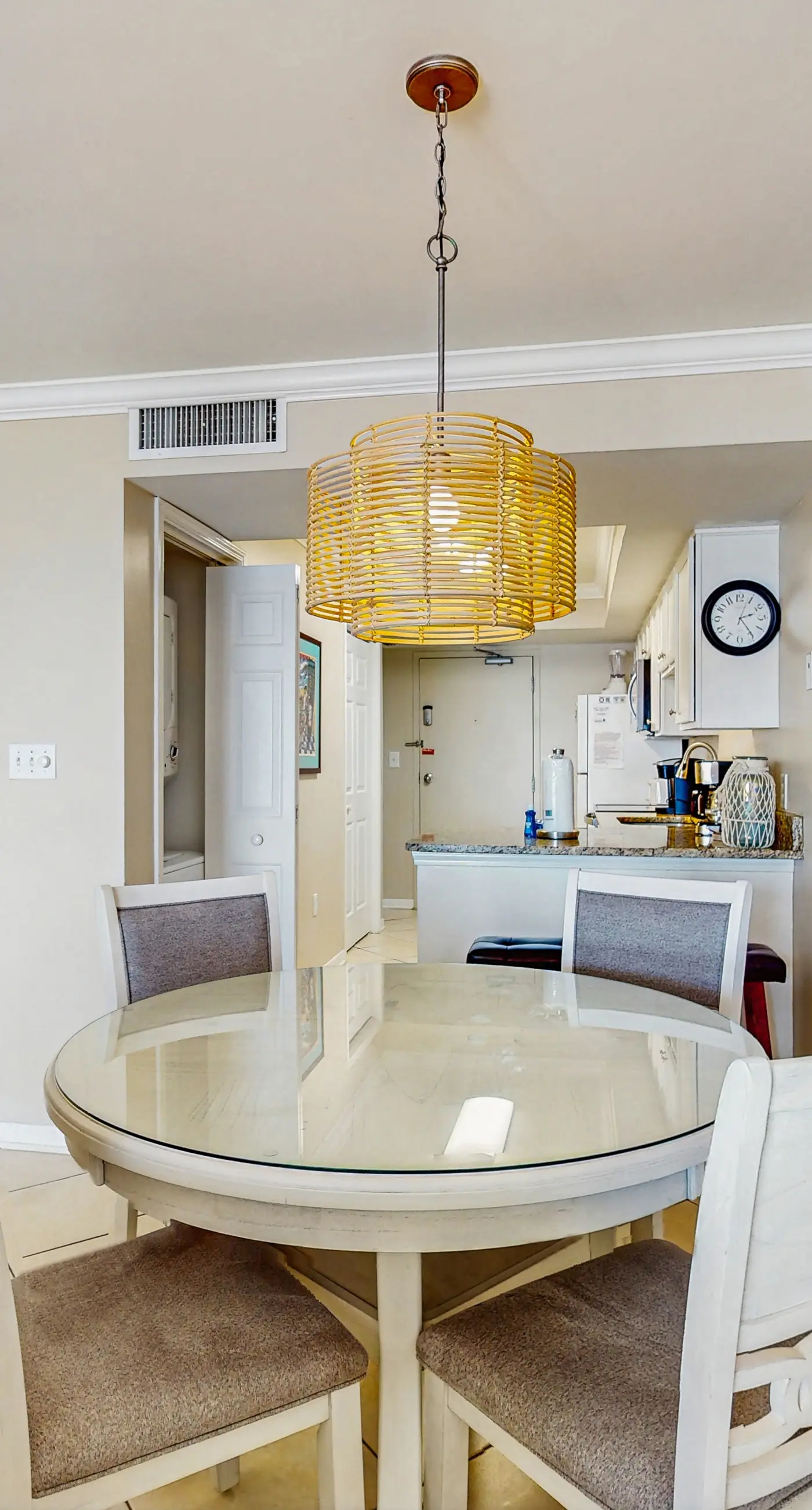 Elegant, Gulf-front condo with amazing view, pool, covered balcony, W/D & AC