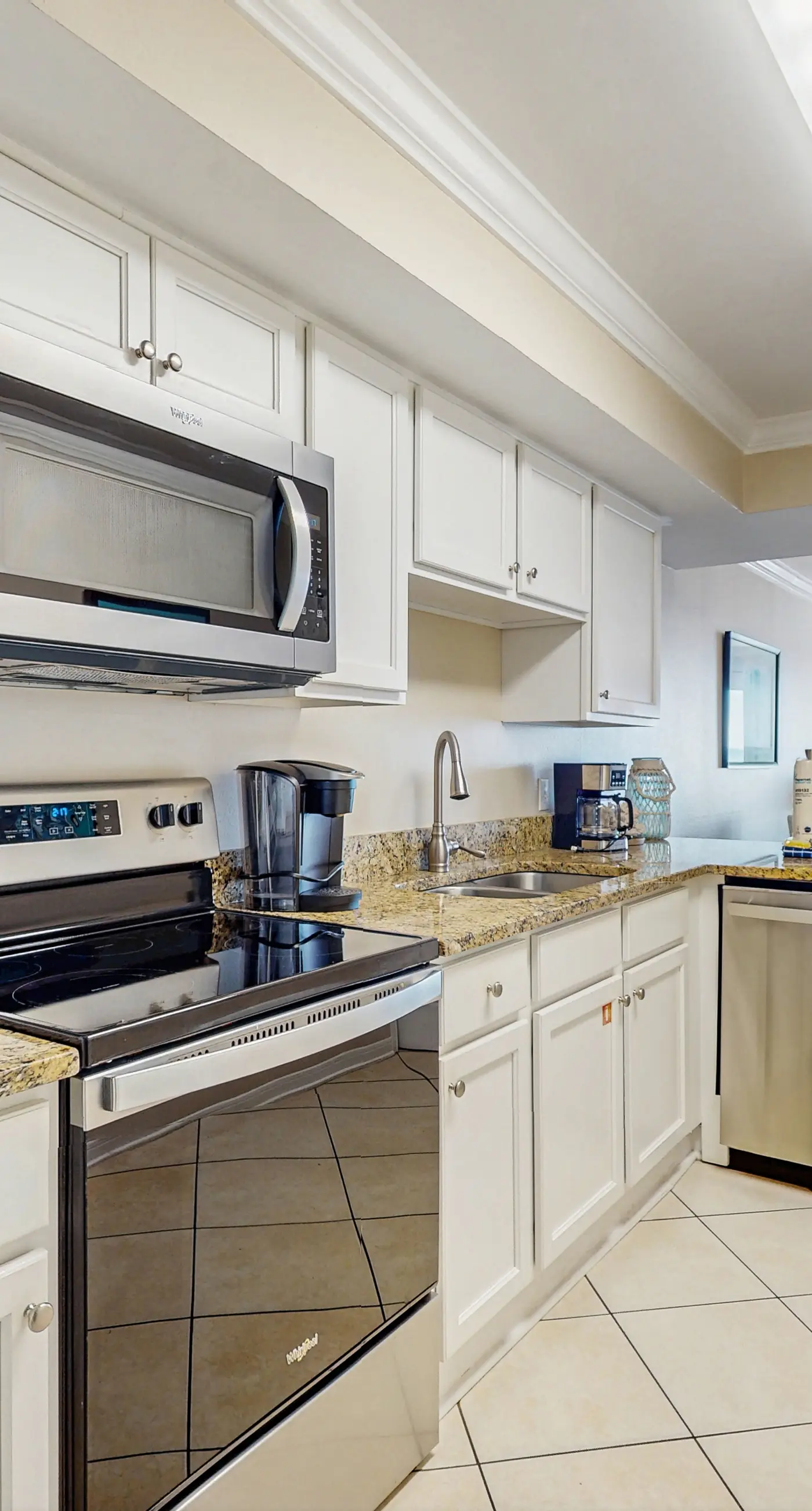 Elegant, Gulf-front condo with amazing view, pool, covered balcony, W/D & AC