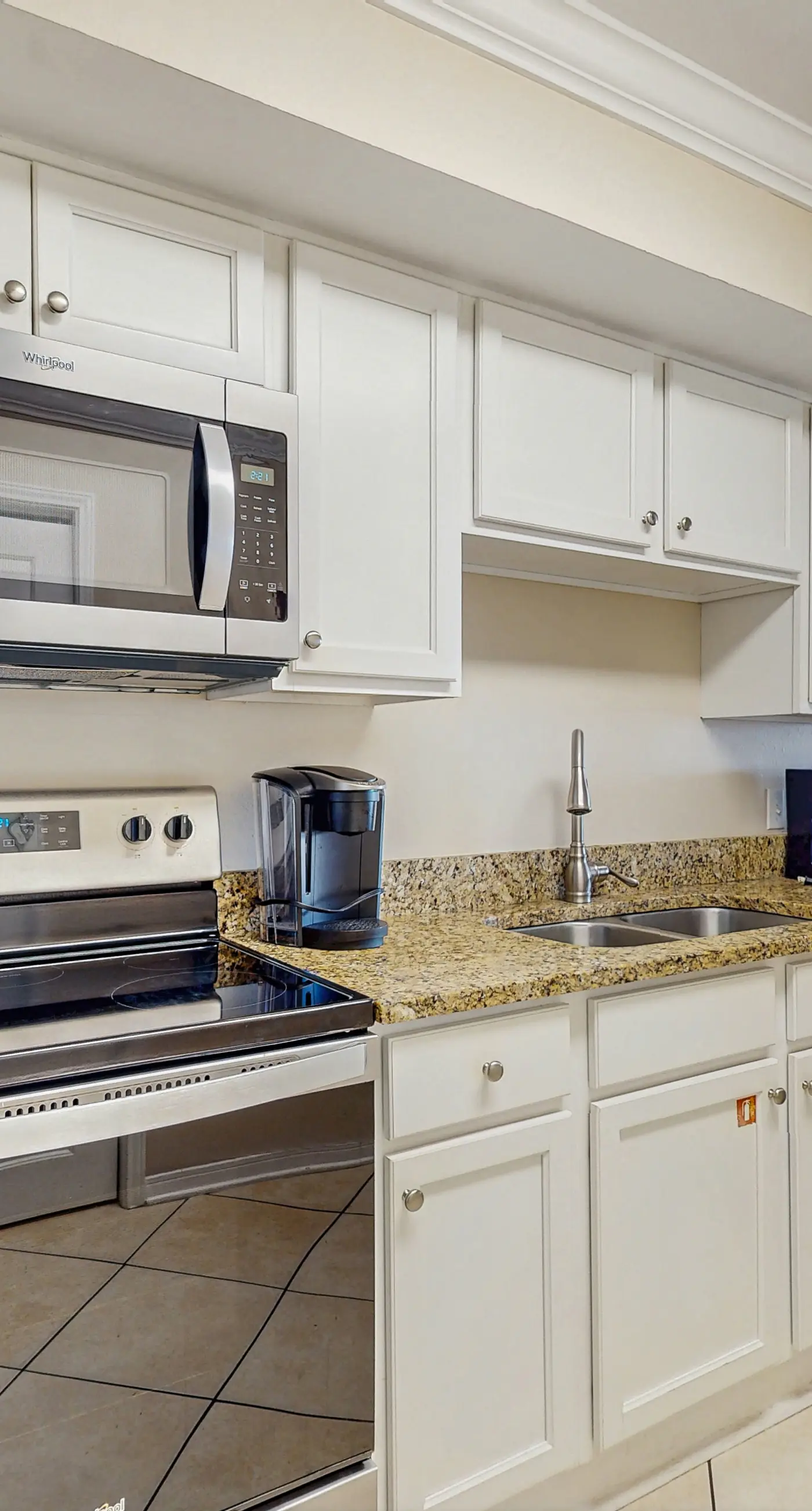 Elegant, Gulf-front condo with amazing view, pool, covered balcony, W/D & AC