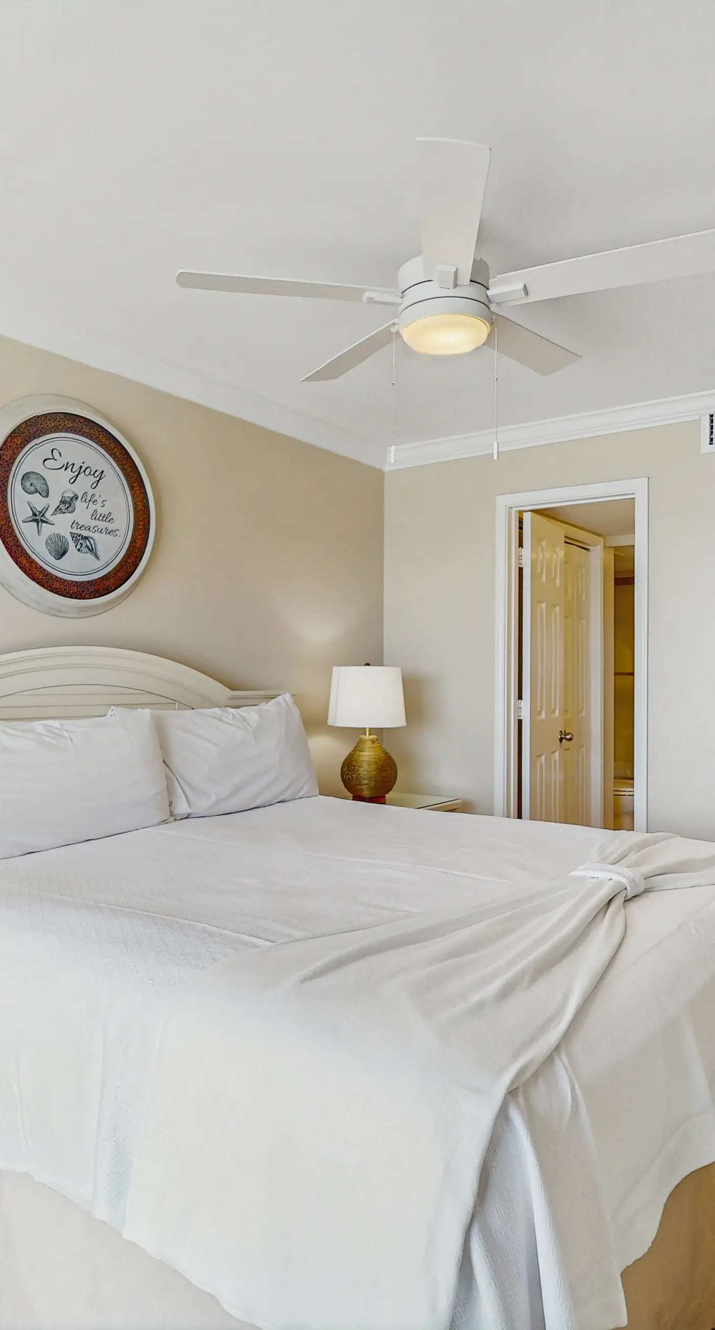 Elegant, Gulf-front condo with amazing view, pool, covered balcony, W/D & AC