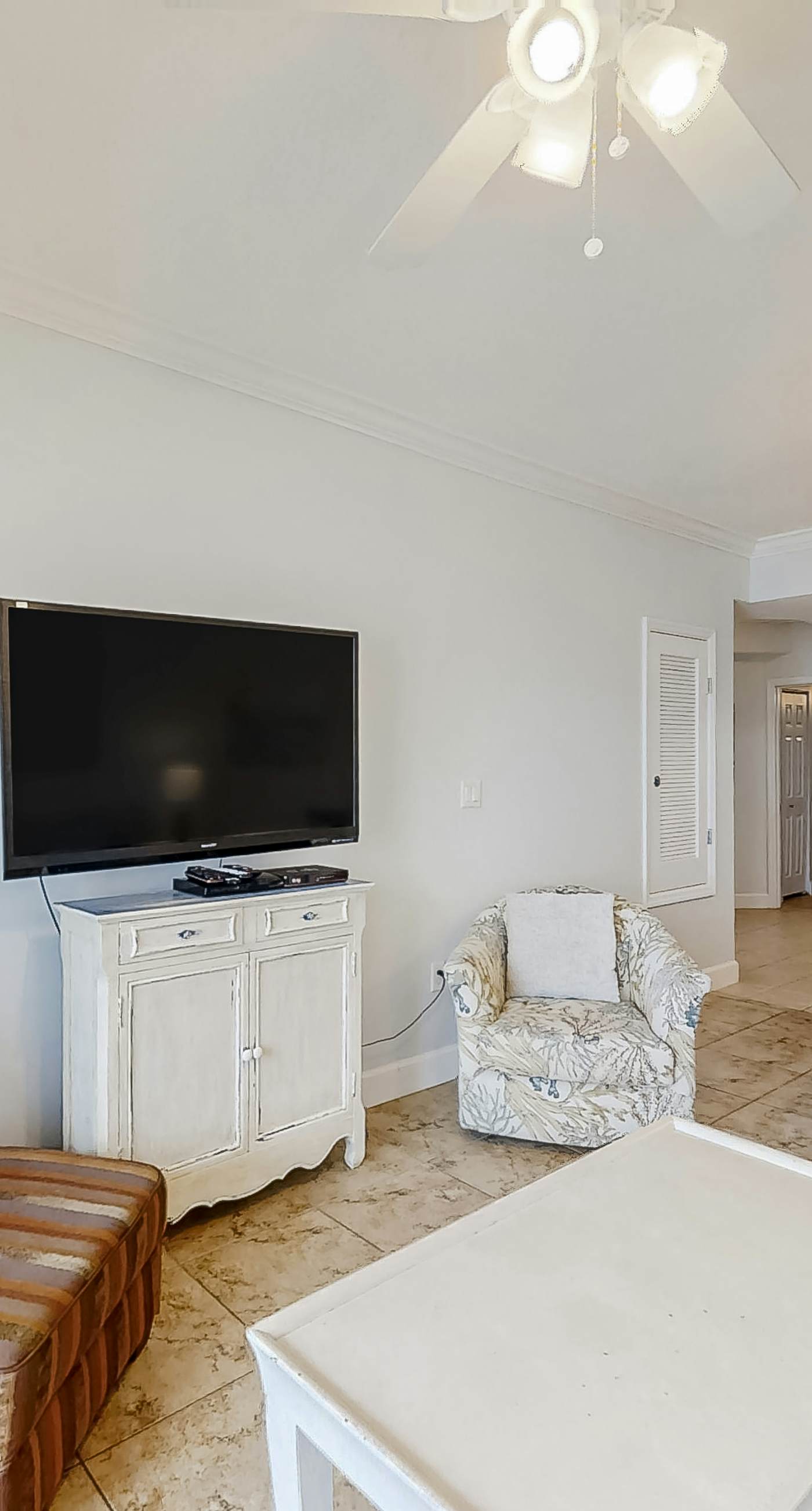 Well-Appointed Condo in Beachfront Luxury Resort with Shared Pool, Sauna, Balcony