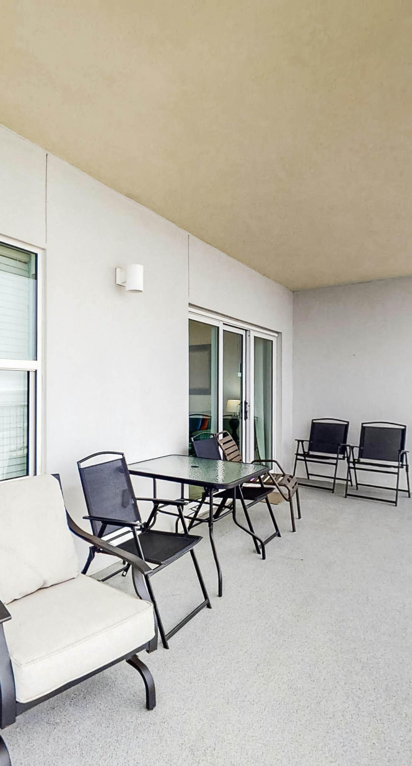 Well-Appointed Condo in Beachfront Luxury Resort with Shared Pool, Sauna, Balcony