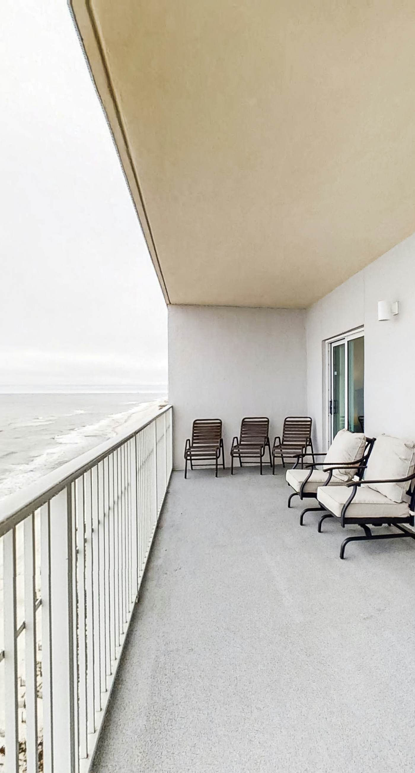 Well-Appointed Condo in Beachfront Luxury Resort with Shared Pool, Sauna, Balcony