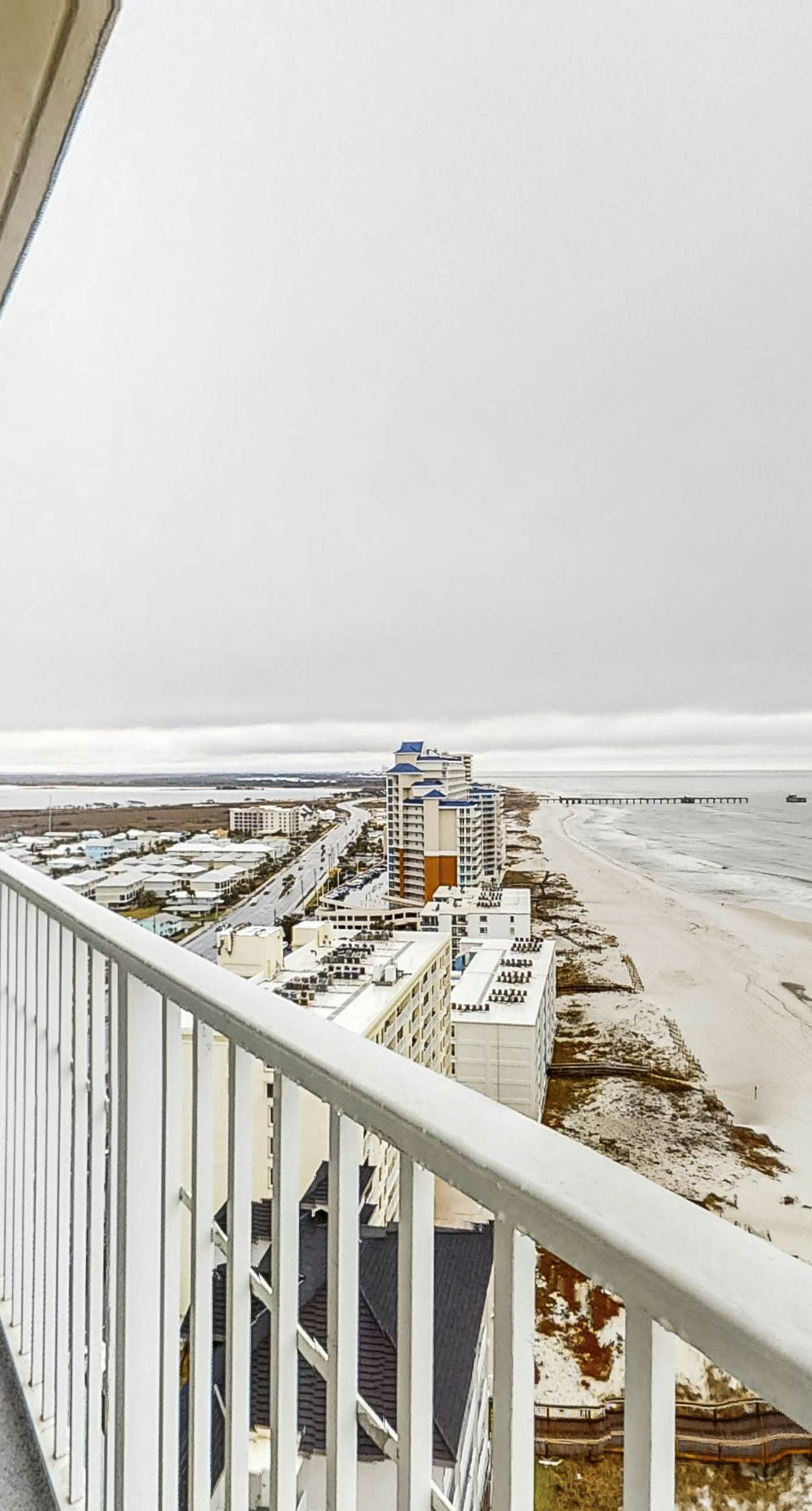 Well-Appointed Condo in Beachfront Luxury Resort with Shared Pool, Sauna, Balcony