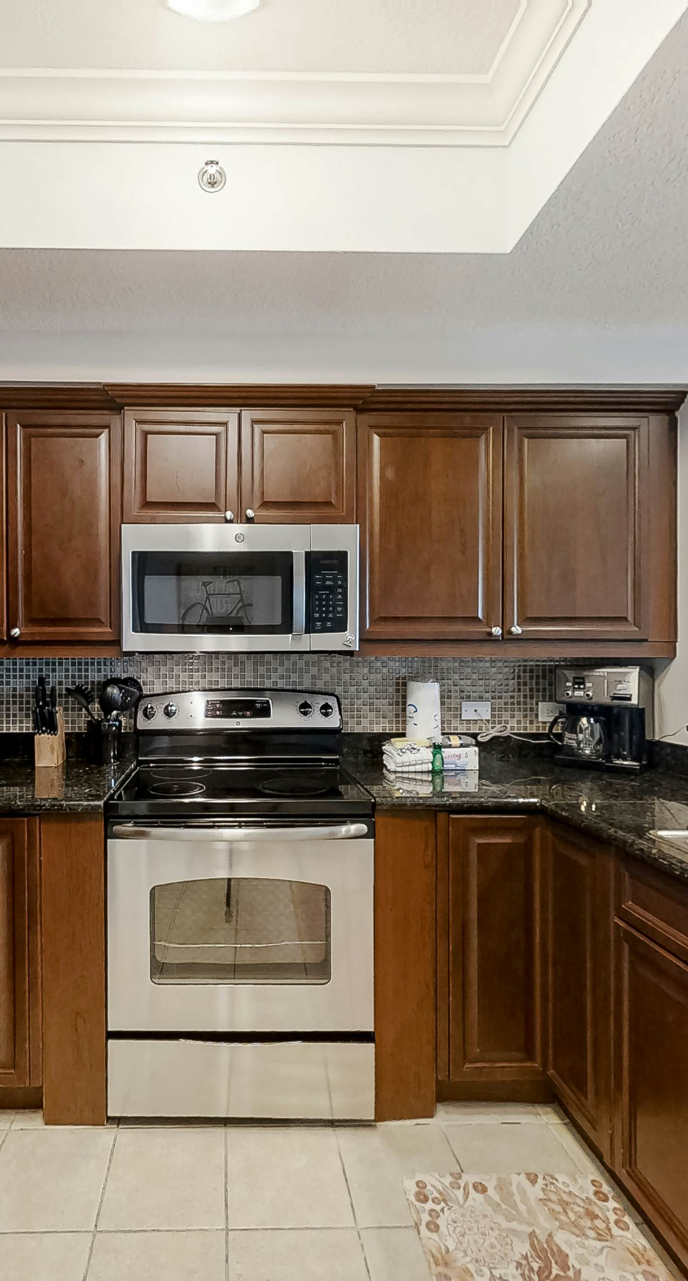 Well-Appointed Condo in Beachfront Luxury Resort with Shared Pool, Sauna, Balcony