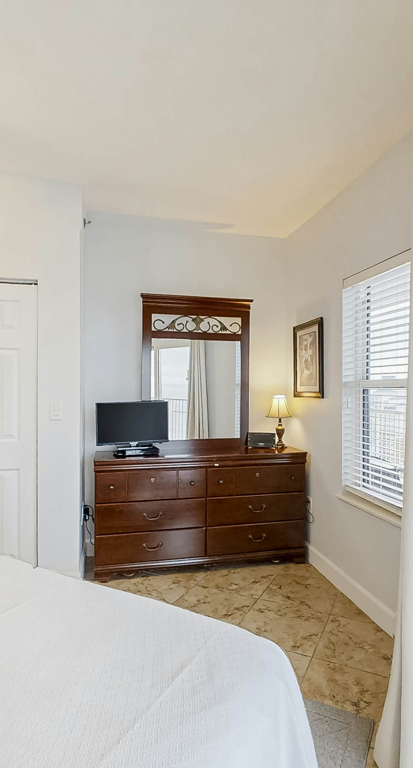 Well-Appointed Condo in Beachfront Luxury Resort with Shared Pool, Sauna, Balcony