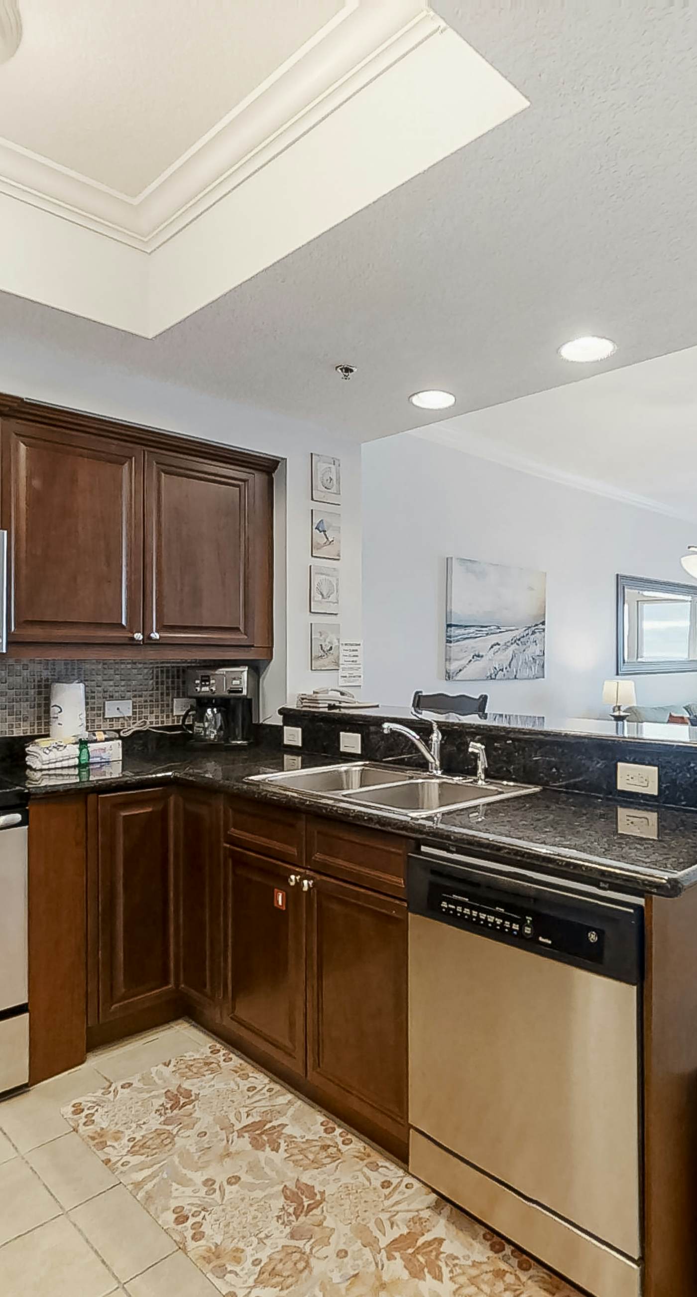 Well-Appointed Condo in Beachfront Luxury Resort with Shared Pool, Sauna, Balcony