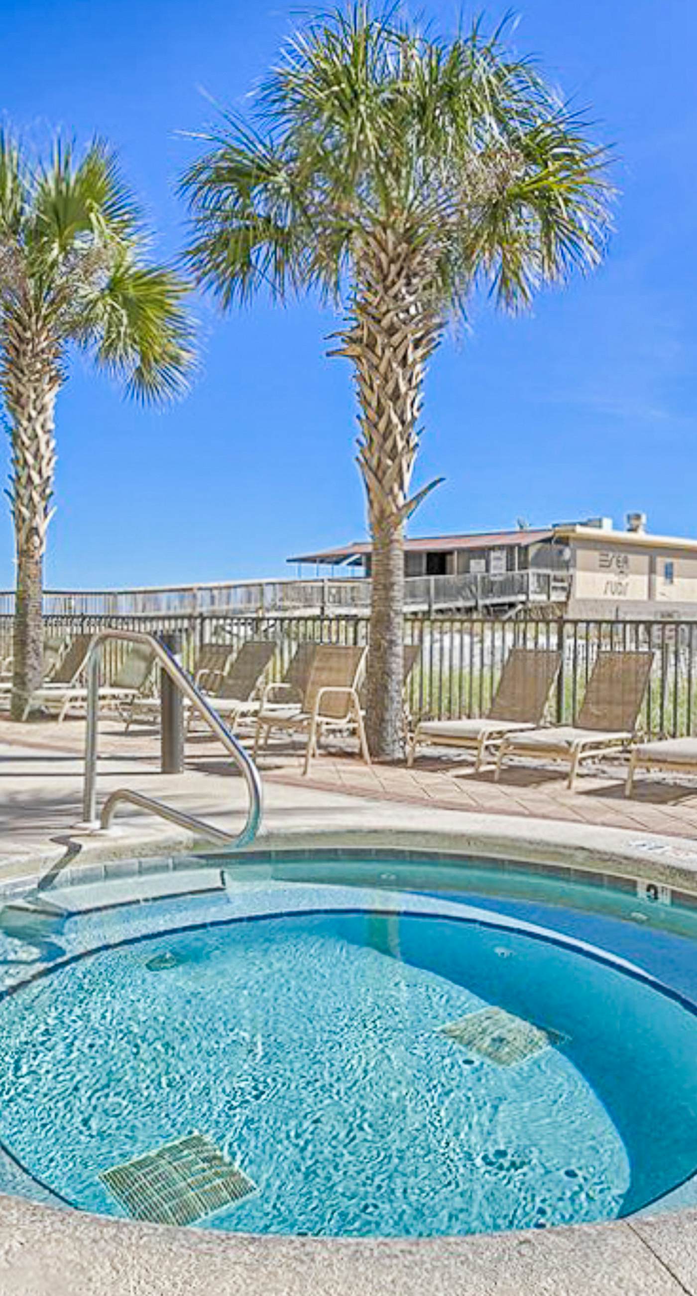 Well-Appointed Condo in Beachfront Luxury Resort with Shared Pool, Sauna, Balcony