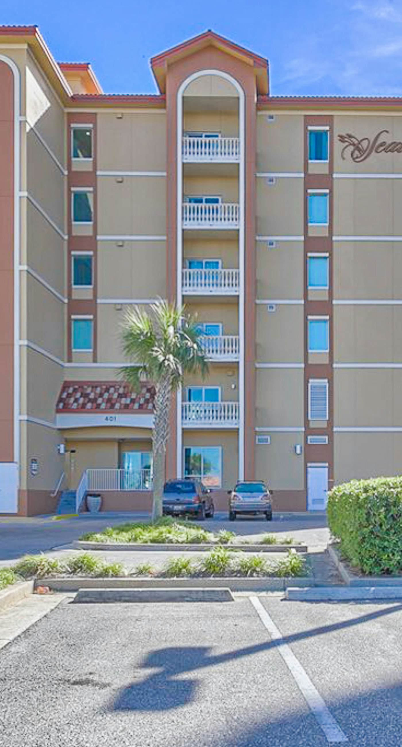 Well-Appointed Condo in Beachfront Luxury Resort with Shared Pool, Sauna, Balcony