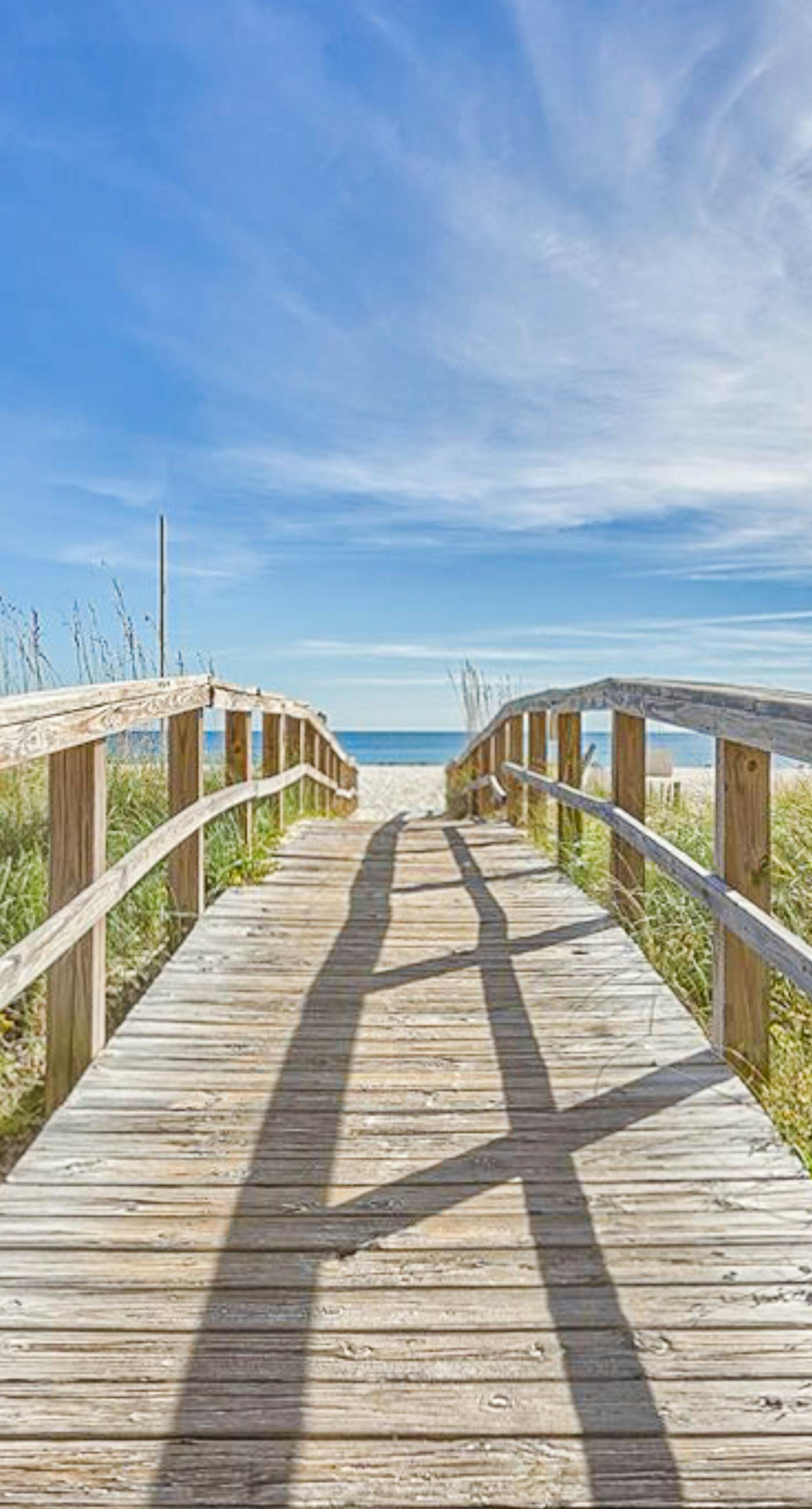 Well-Appointed Condo in Beachfront Luxury Resort with Shared Pool, Sauna, Balcony