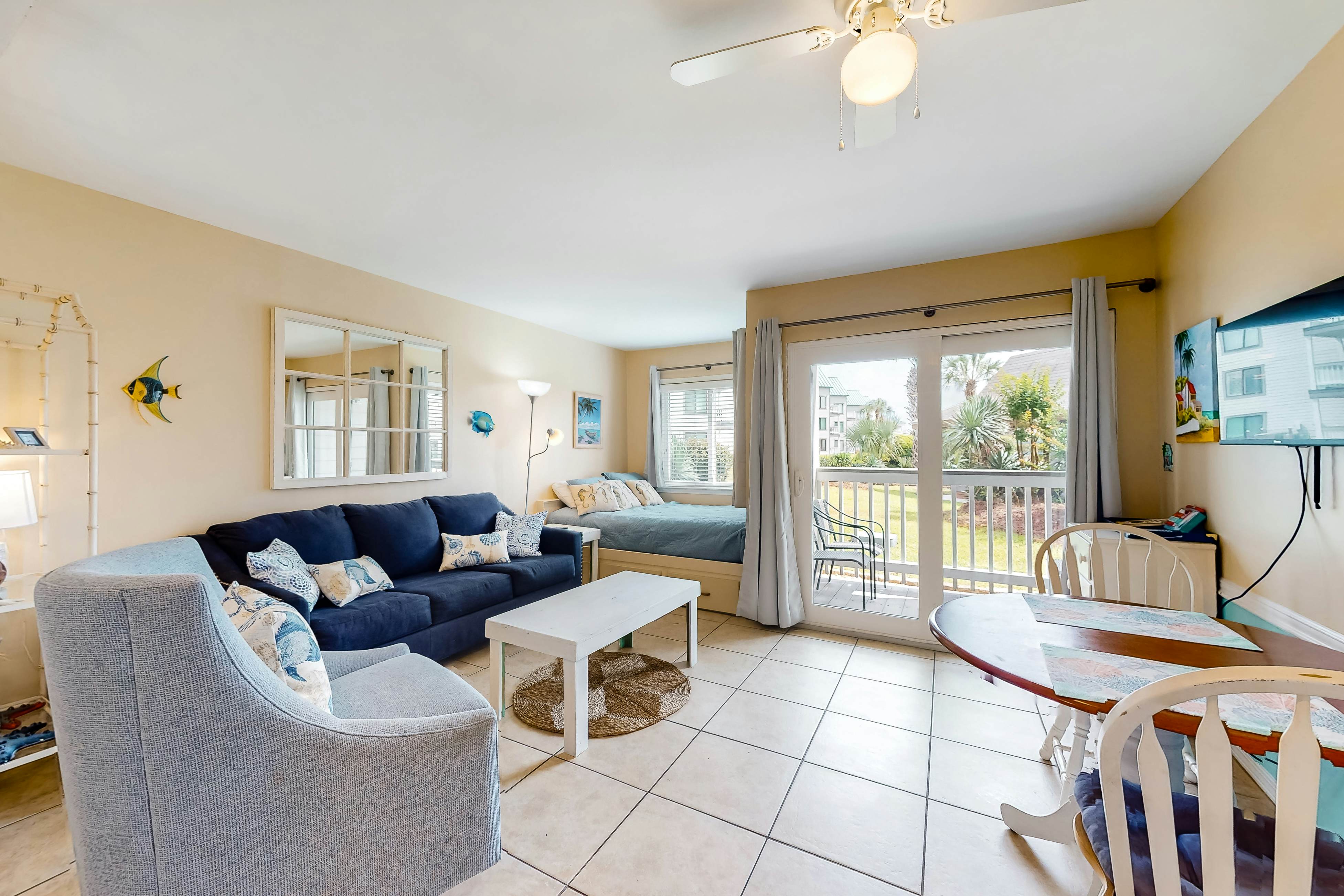 Cozy waterfront getaway with pools, hot tub & tennis courts