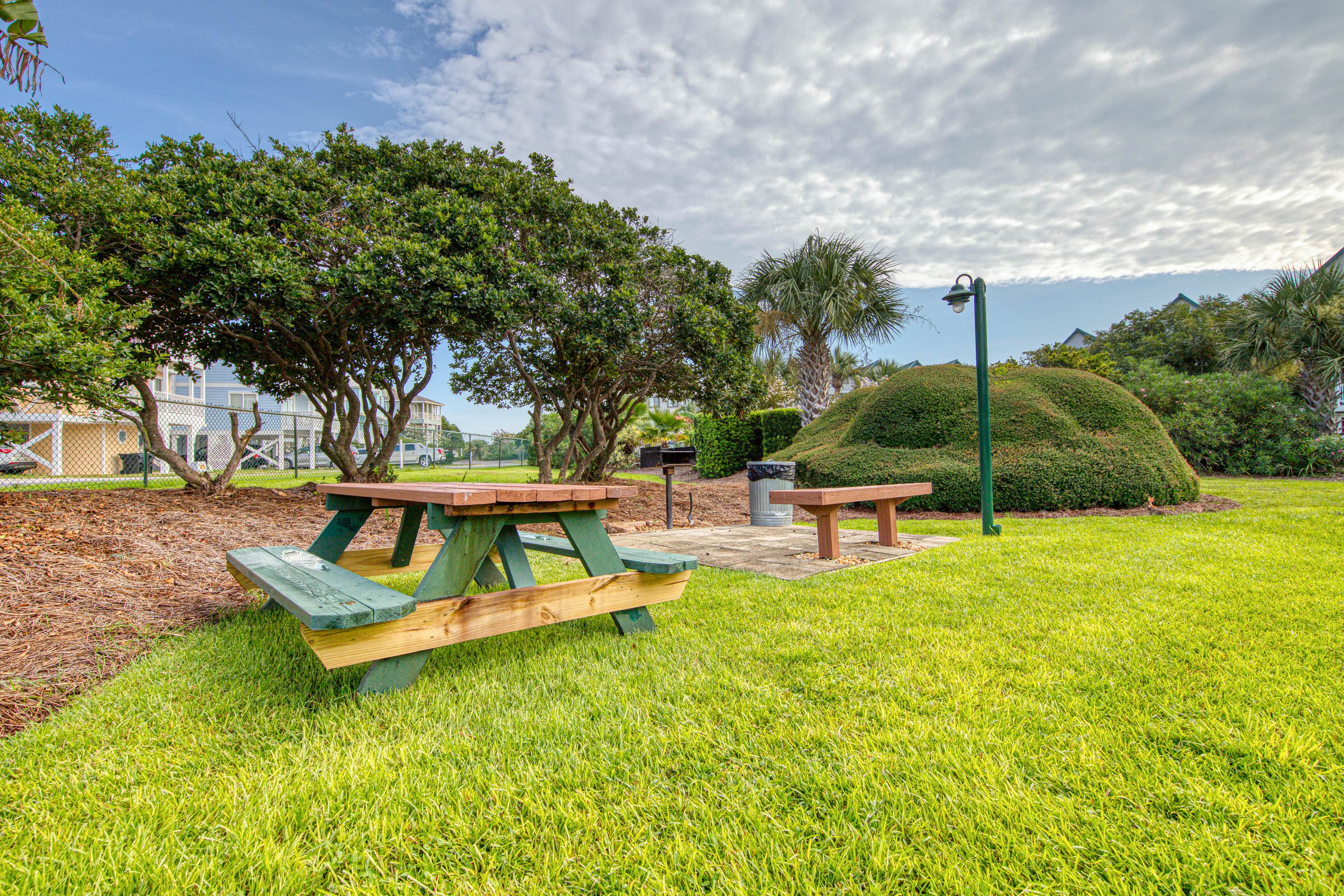 Cozy waterfront getaway with pools, hot tub & tennis courts