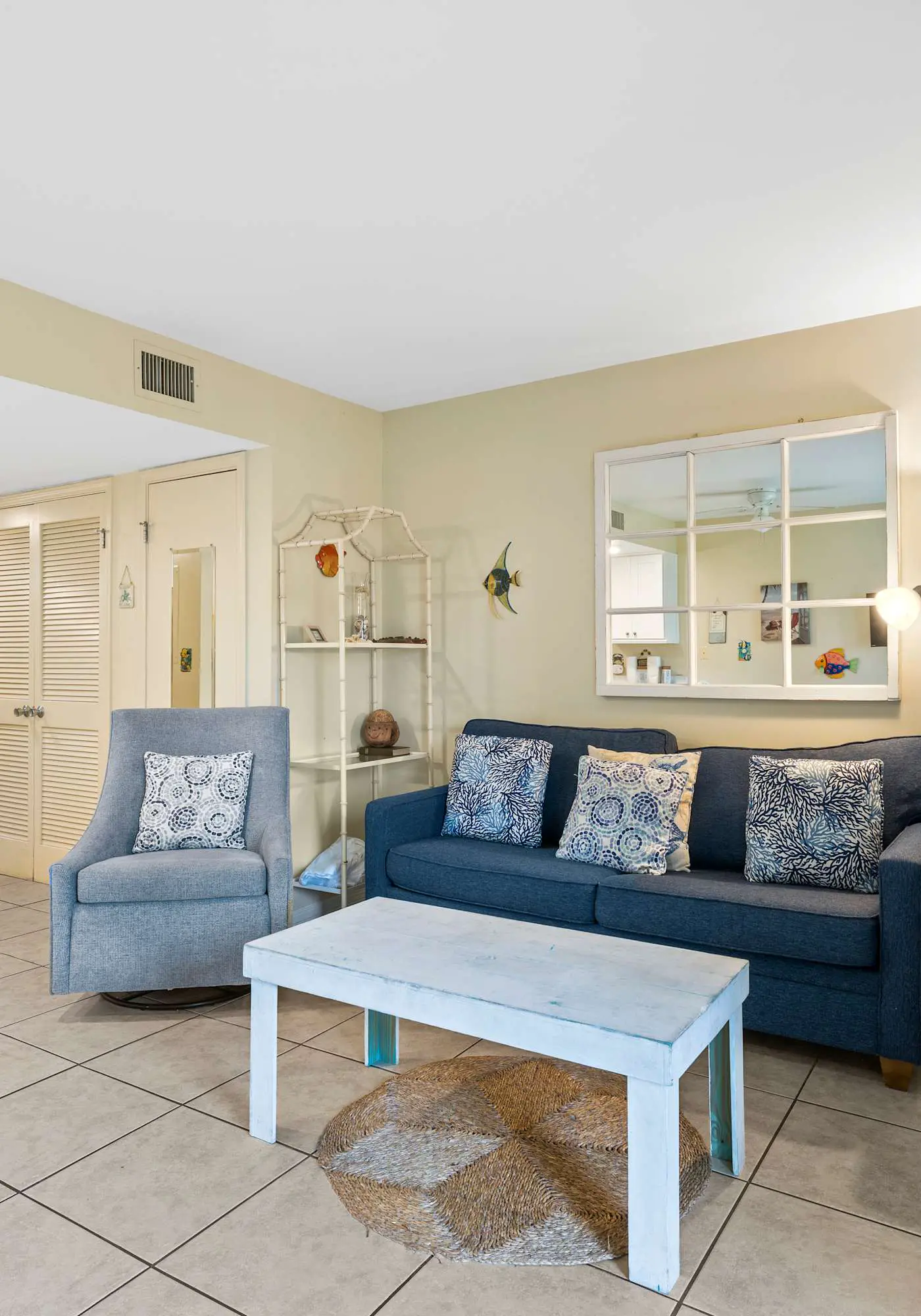 Cozy waterfront getaway with pools, hot tub & tennis courts