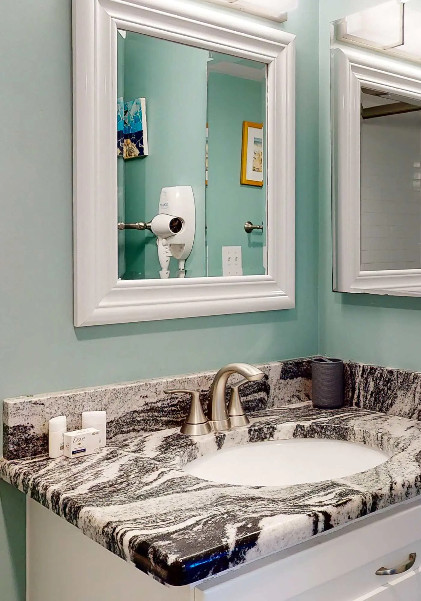 Waterfront Gulf Coast charmer with pool, hot tub & sauna