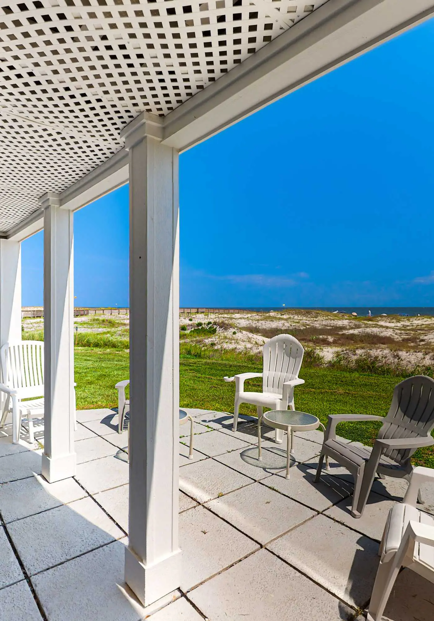 Waterfront Gulf Coast charmer with pool, hot tub & sauna
