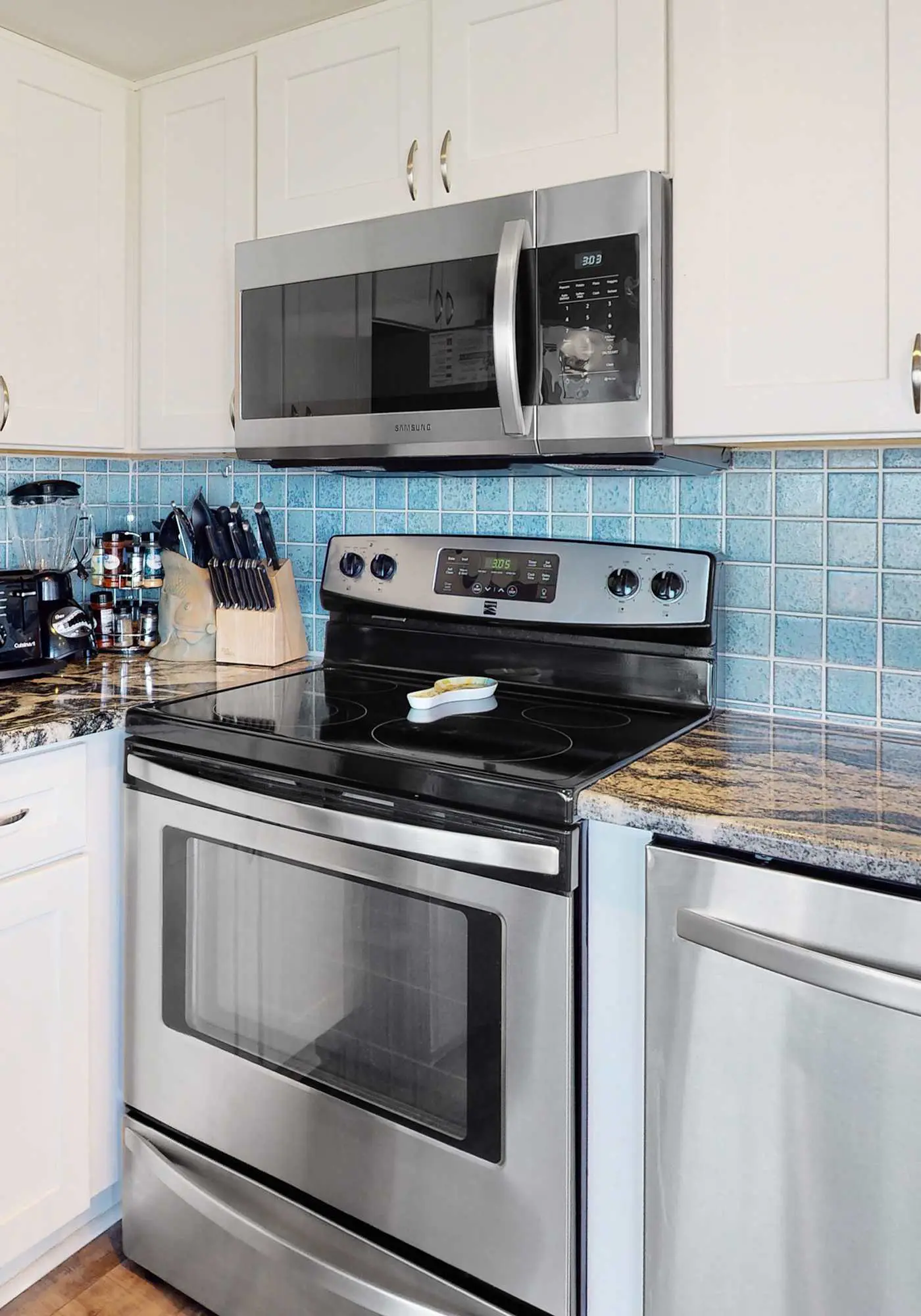 Waterfront Gulf Coast charmer with pool, hot tub & sauna