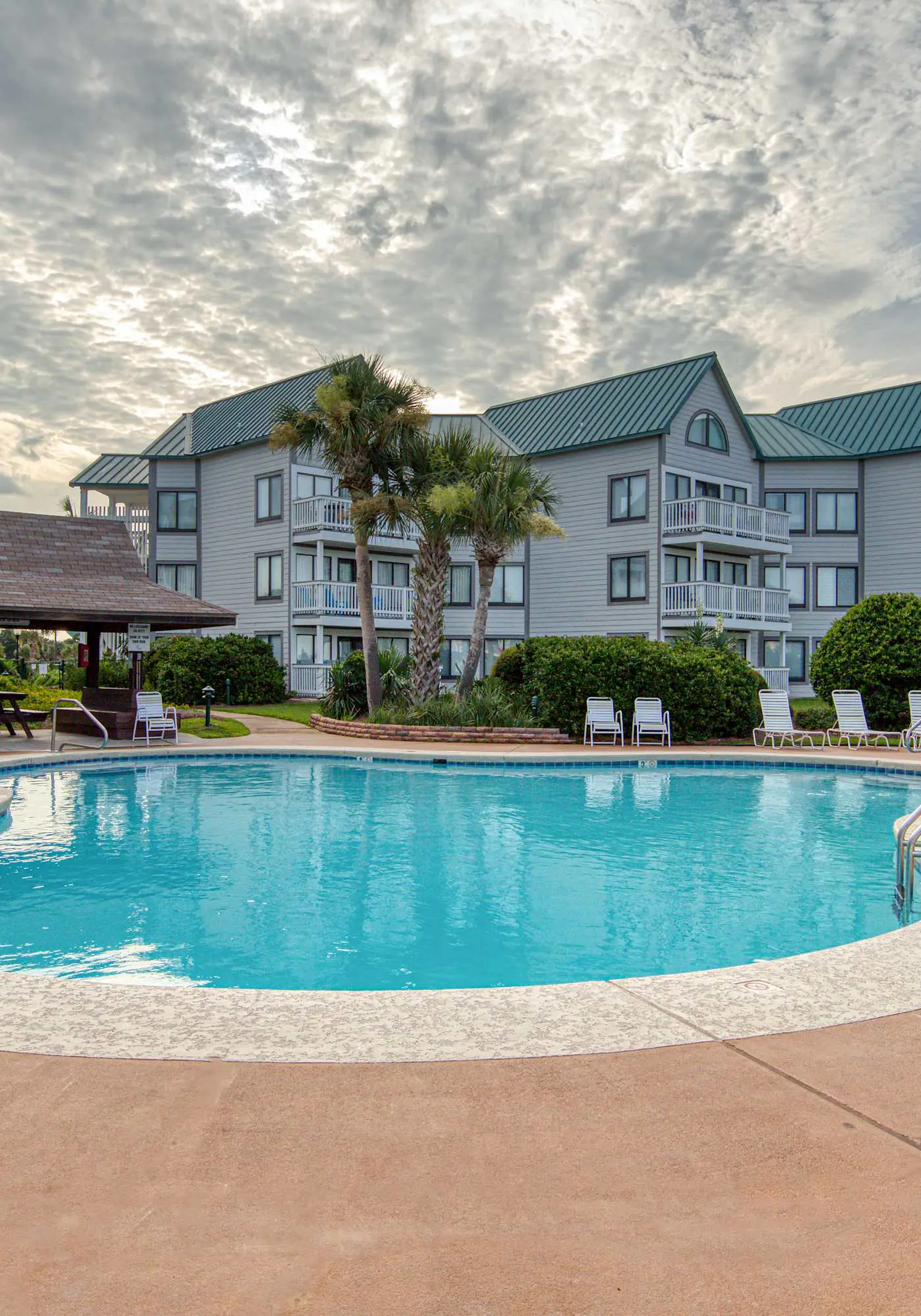 Waterfront Gulf Coast charmer with pool, hot tub & sauna
