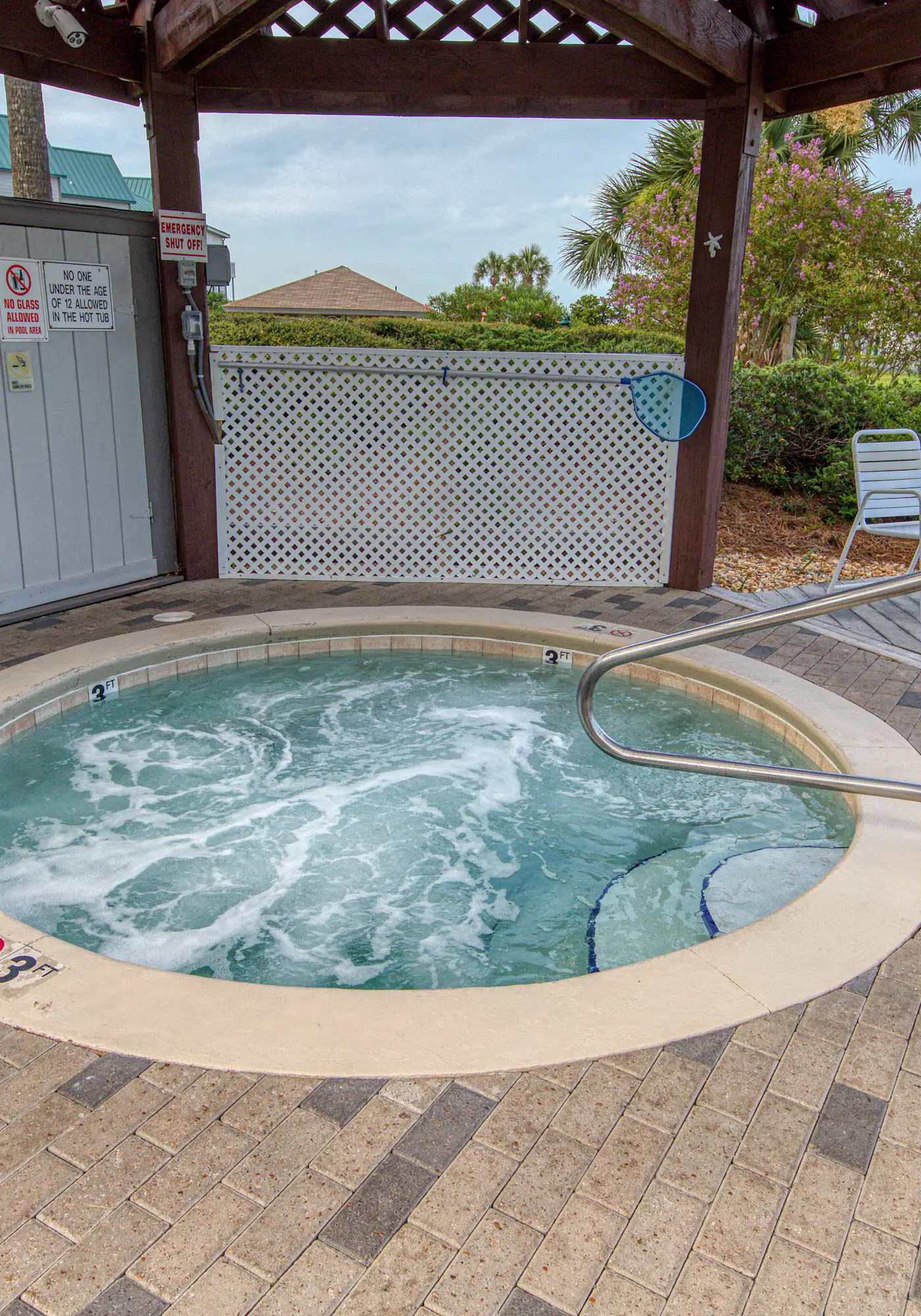 Waterfront Gulf Coast charmer with pool, hot tub & sauna