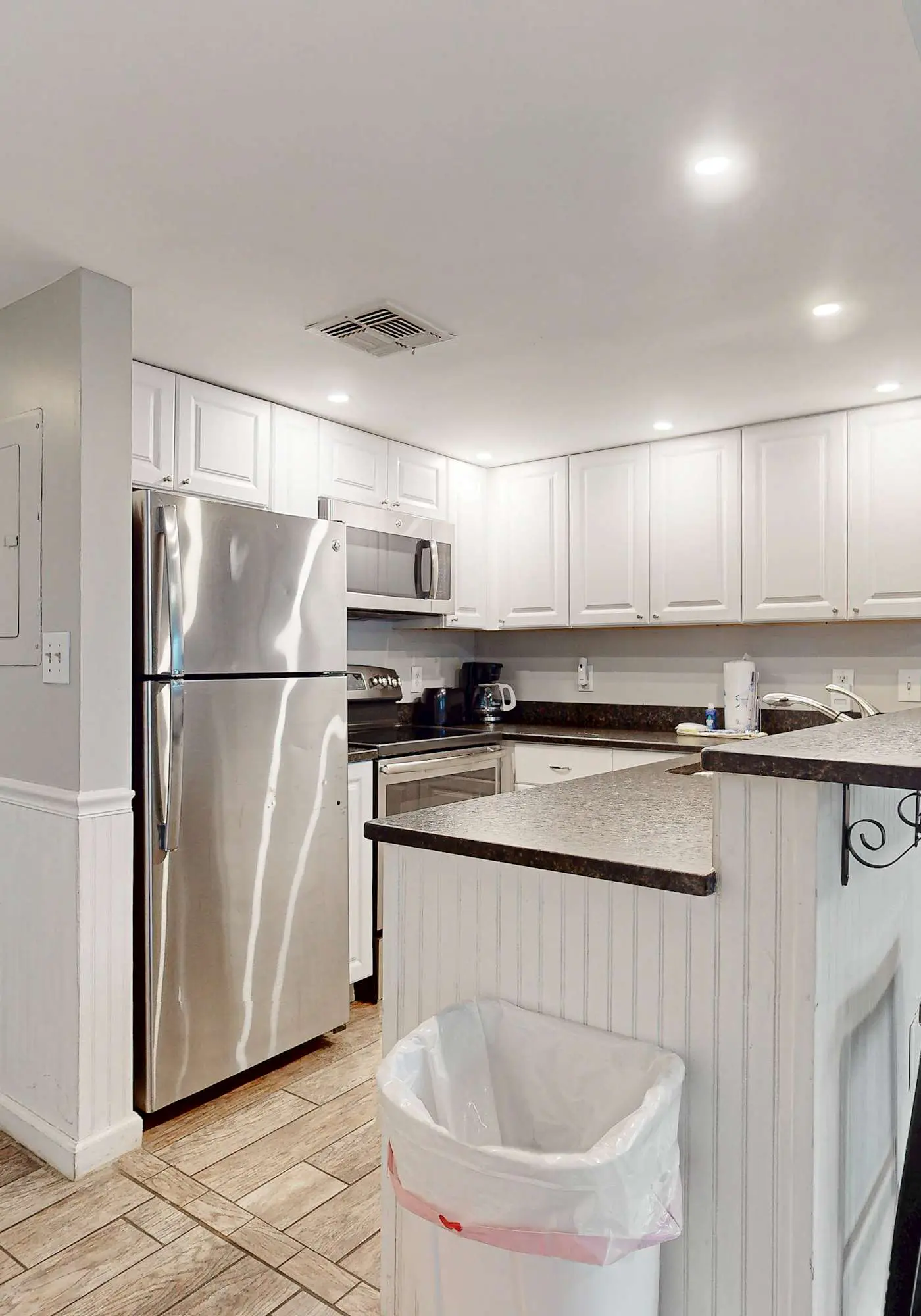 Modern studio with pools, sports courts, a gym & easy beach access