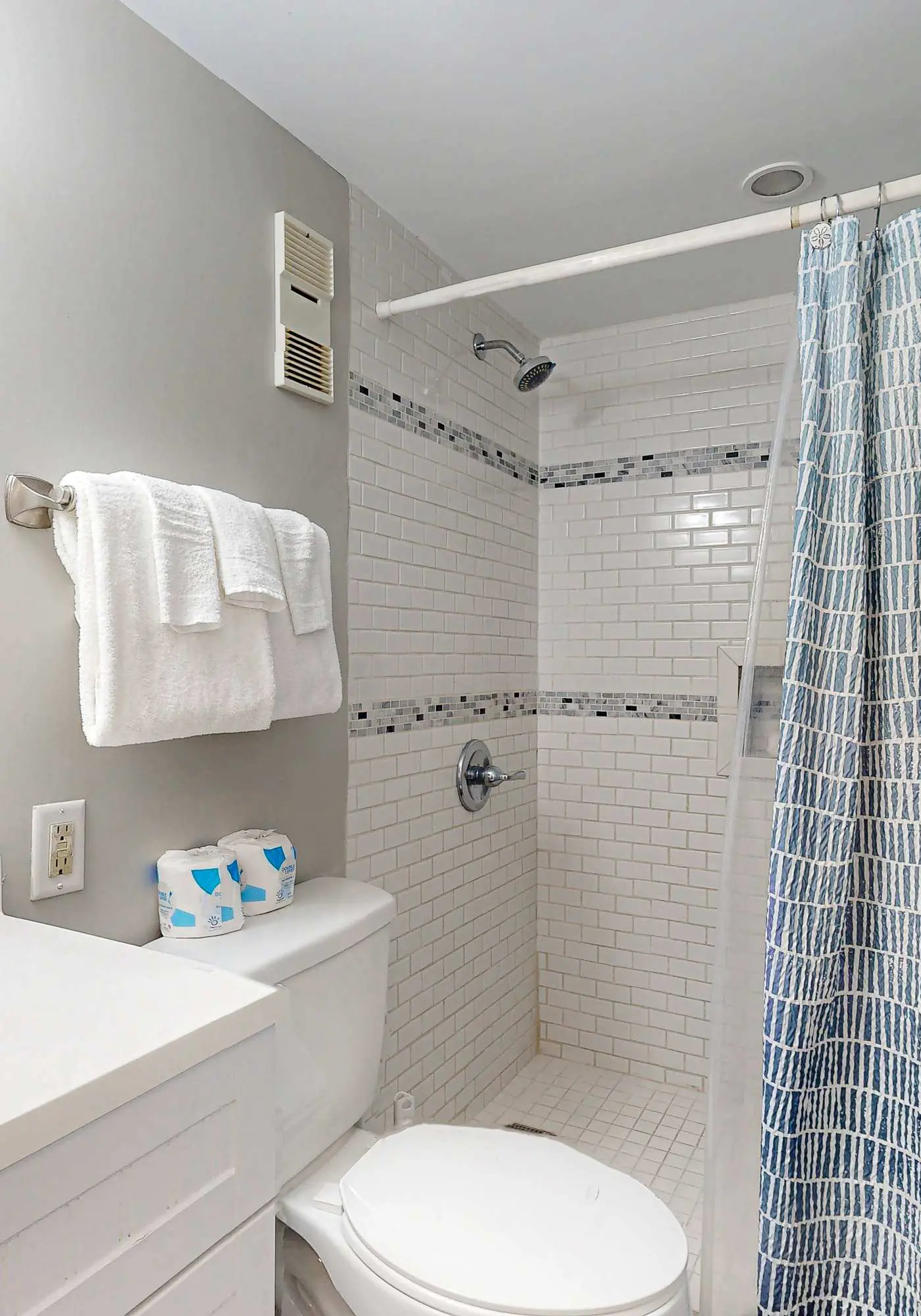 Modern studio with pools, sports courts, a gym & easy beach access