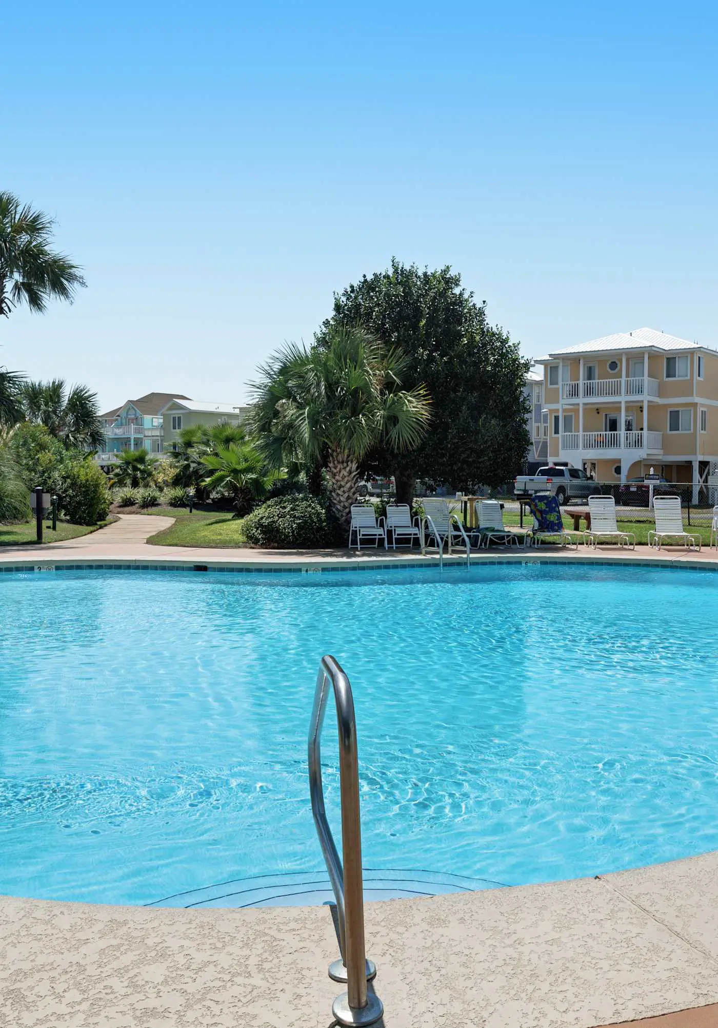 Modern studio with pools, sports courts, a gym & easy beach access