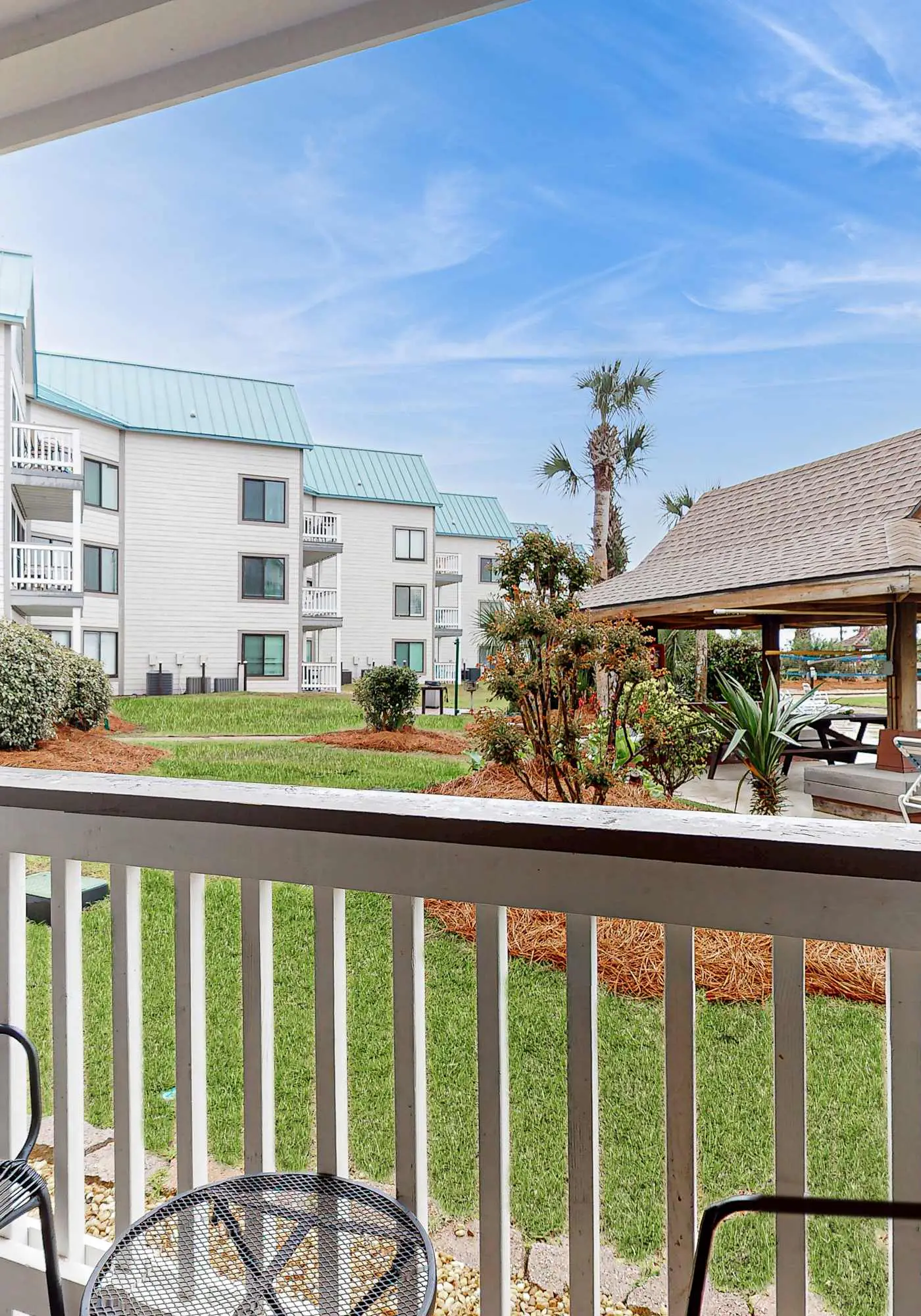 Modern studio with pools, sports courts, a gym & easy beach access