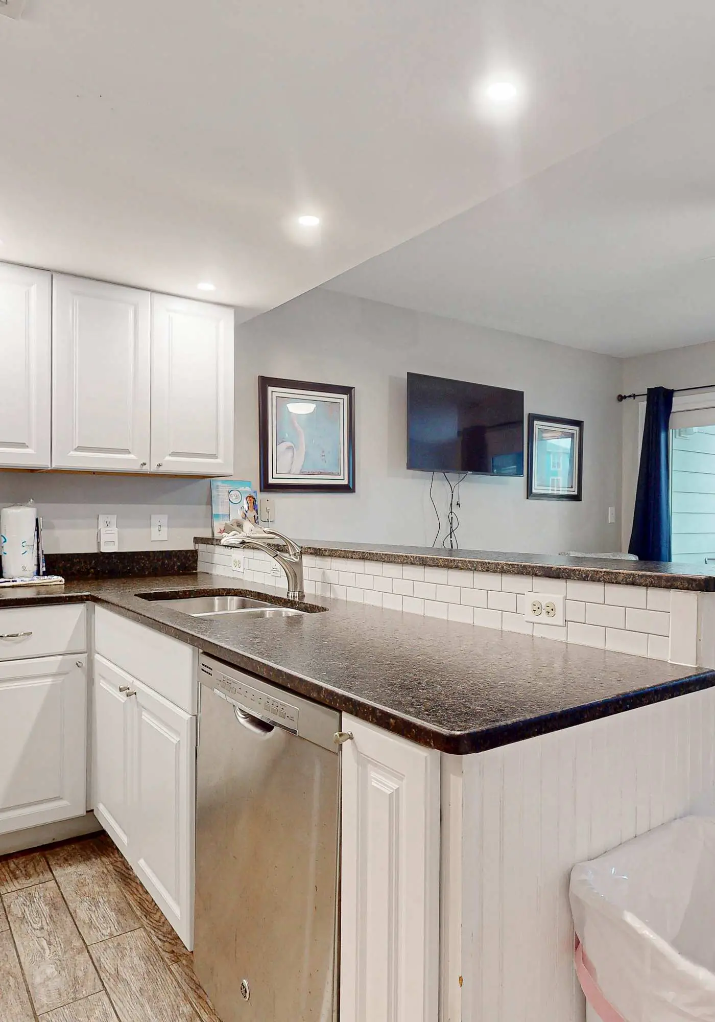 Modern studio with pools, sports courts, a gym & easy beach access