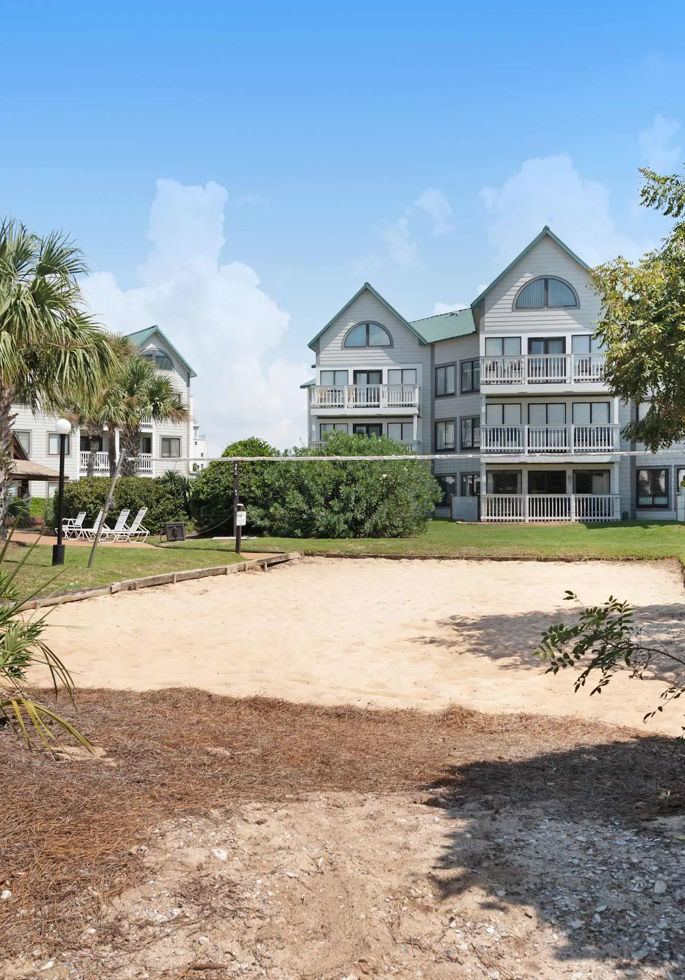Modern studio with pools, sports courts, a gym & easy beach access