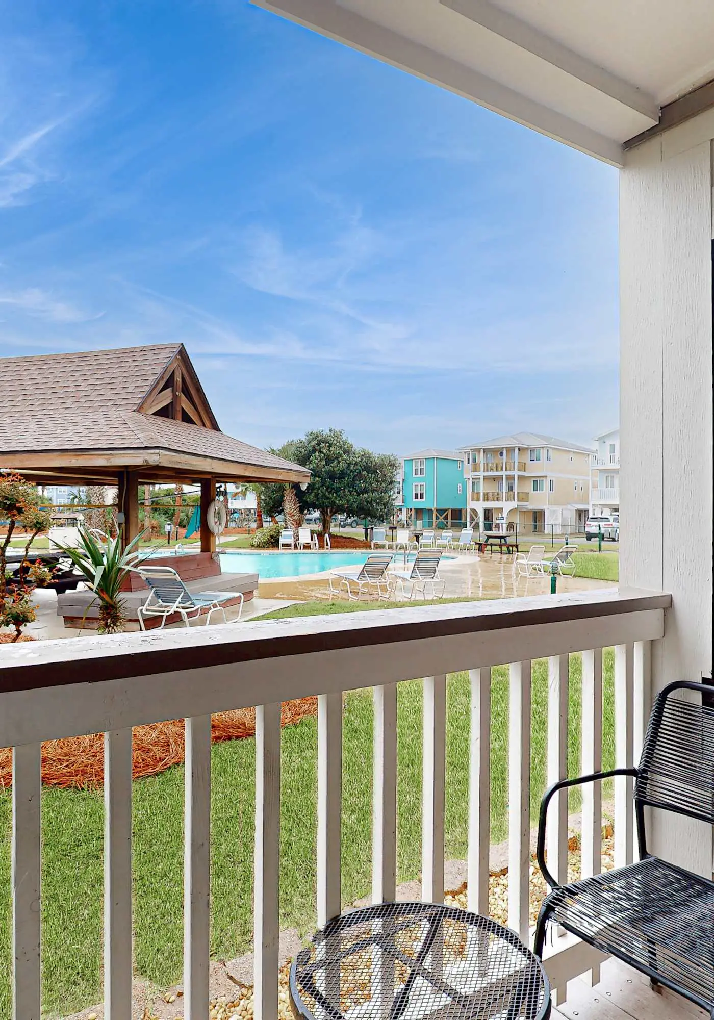Modern studio with pools, sports courts, a gym & easy beach access