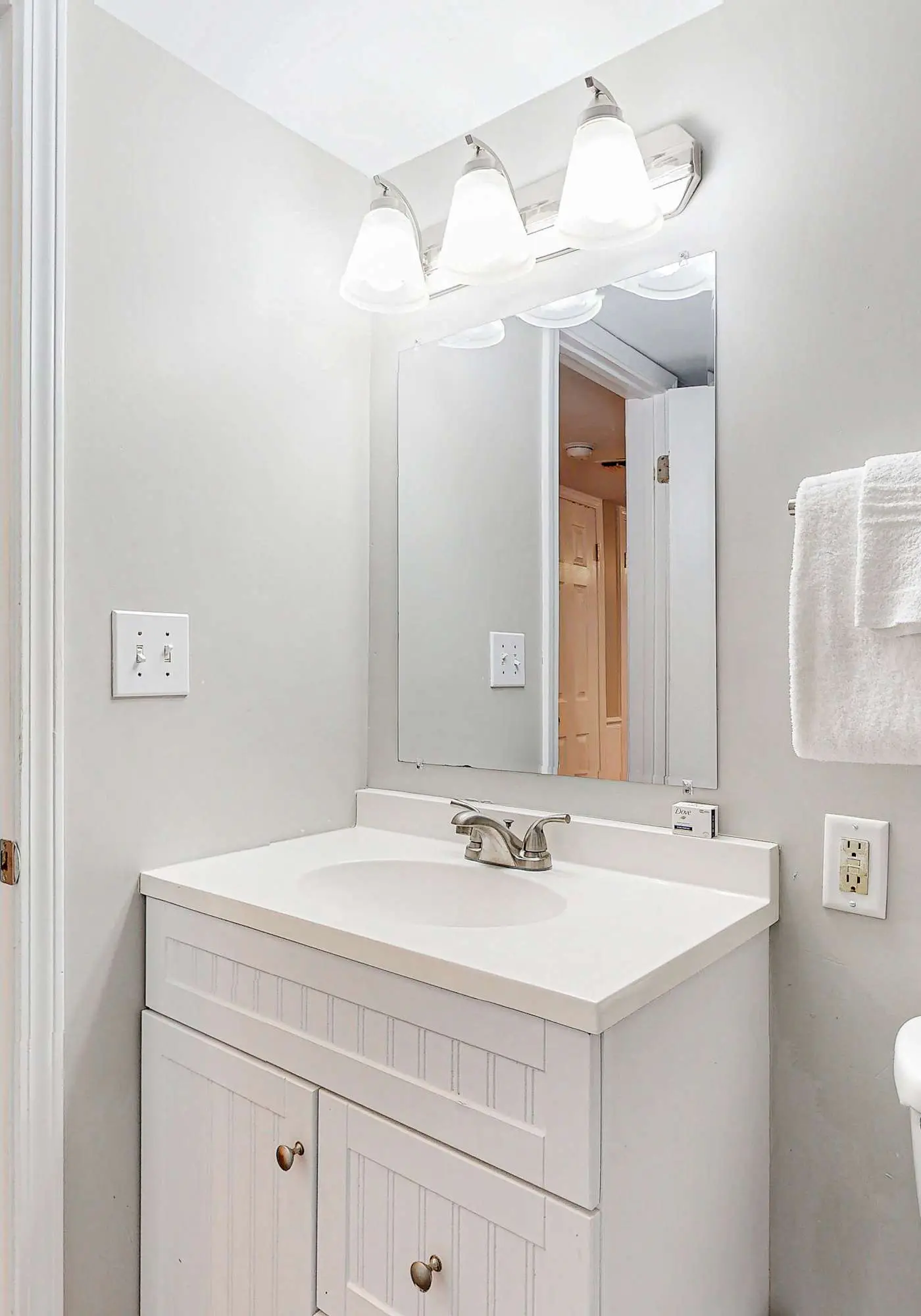 Modern studio with pools, sports courts, a gym & easy beach access