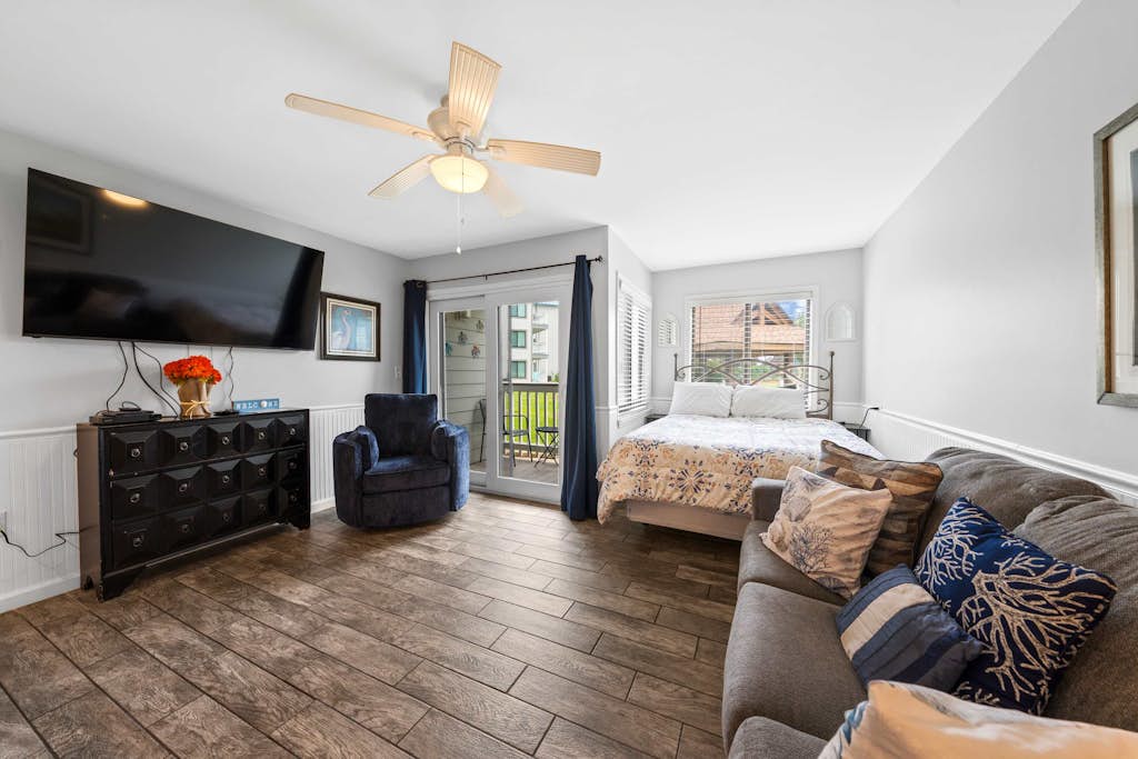 Modern studio with pools, sports courts, a gym & easy beach access