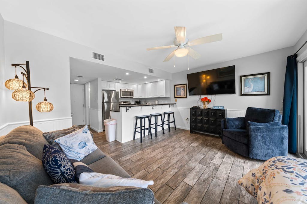 Modern studio with pools, sports courts, a gym & easy beach access