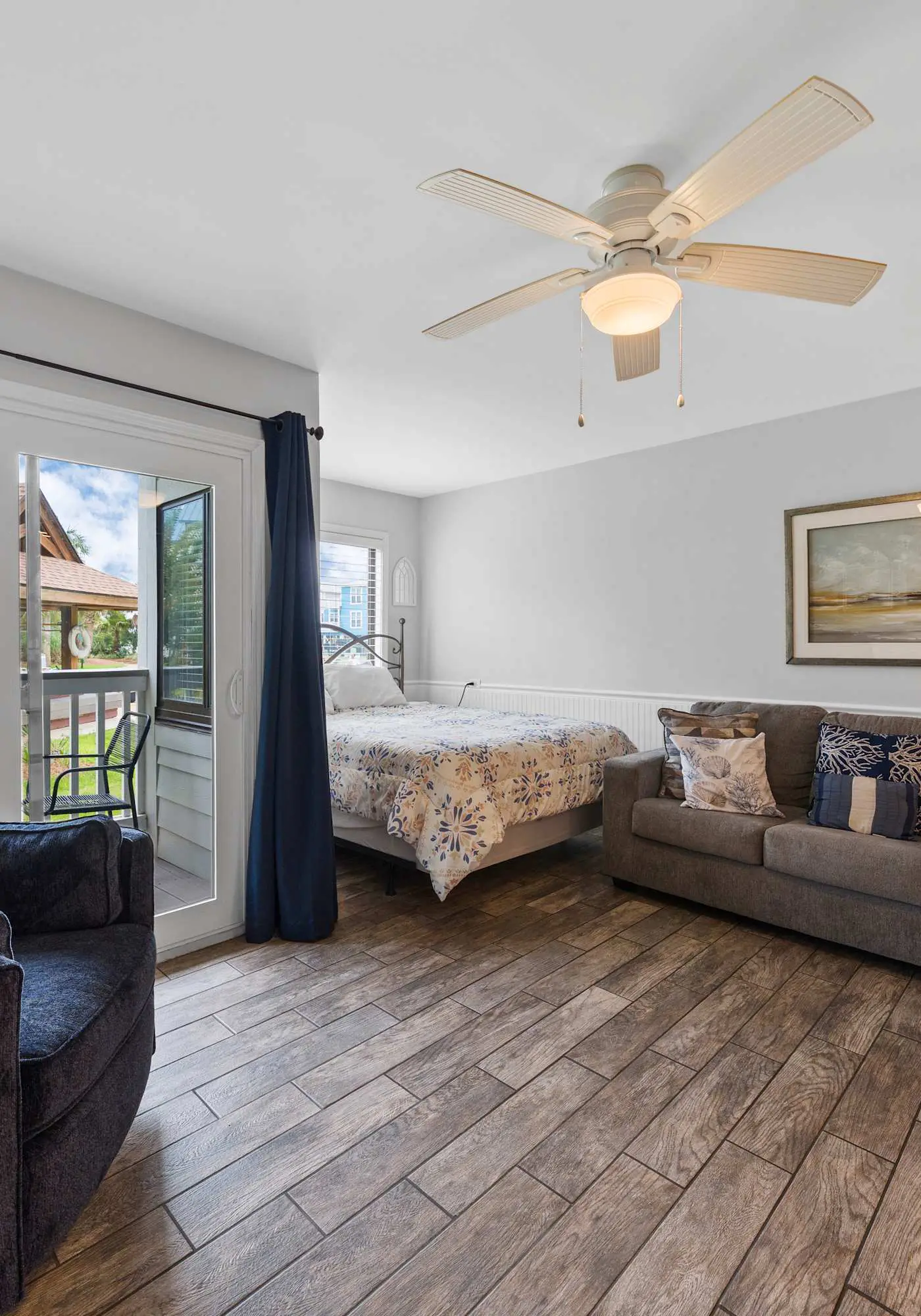 Modern studio with pools, sports courts, a gym & easy beach access