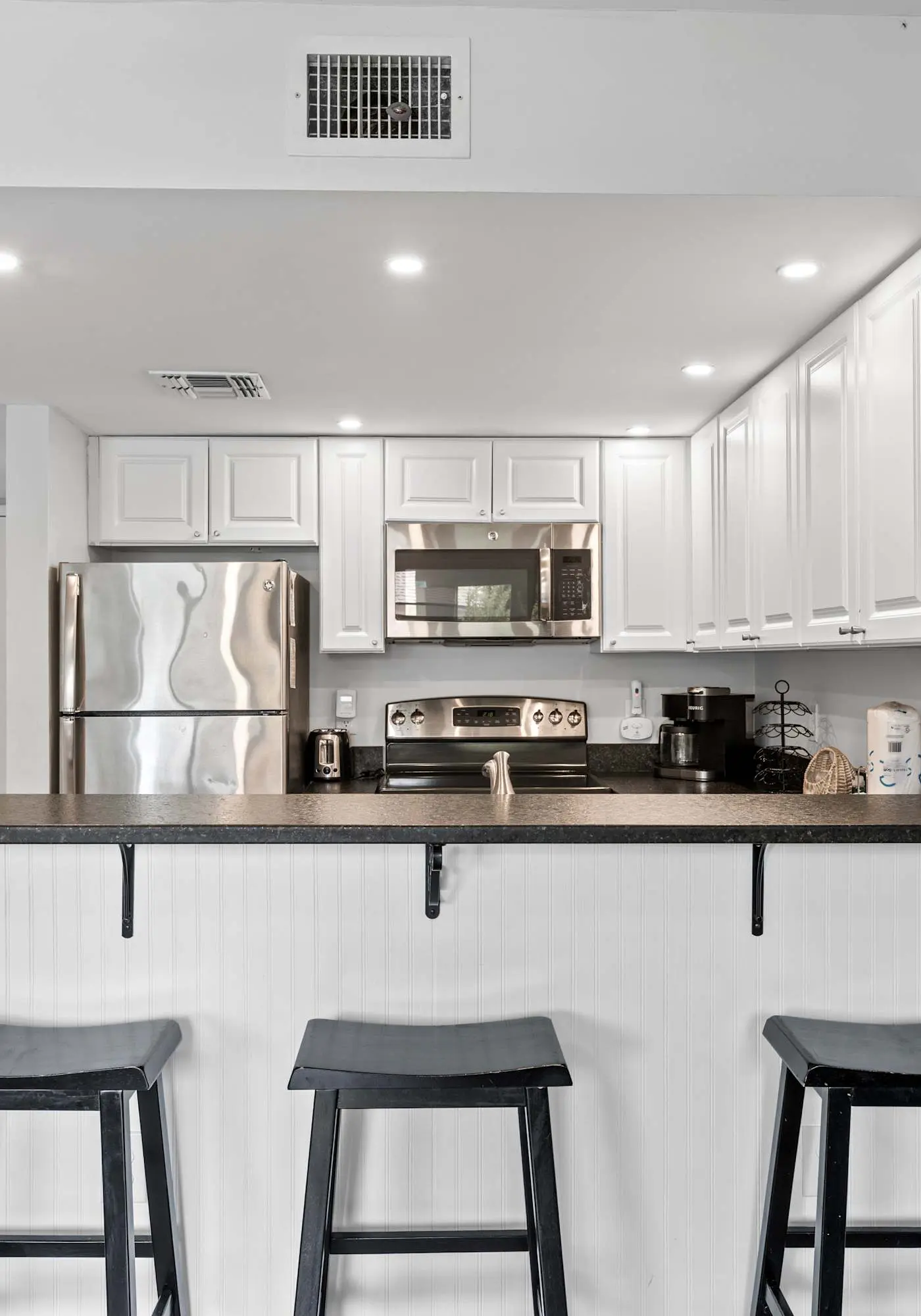 Modern studio with pools, sports courts, a gym & easy beach access